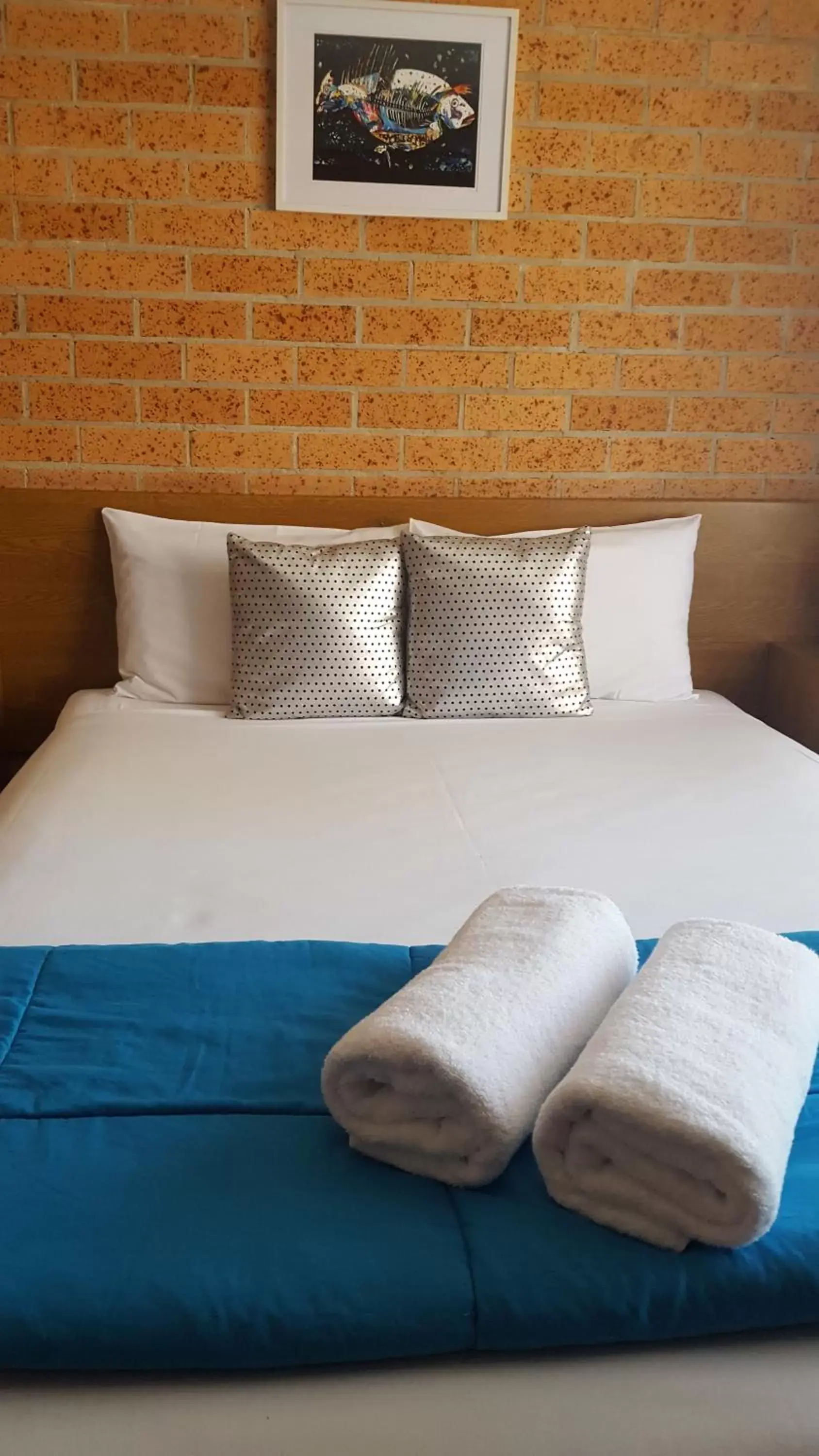 Bed in Royal Palms Motor Inn