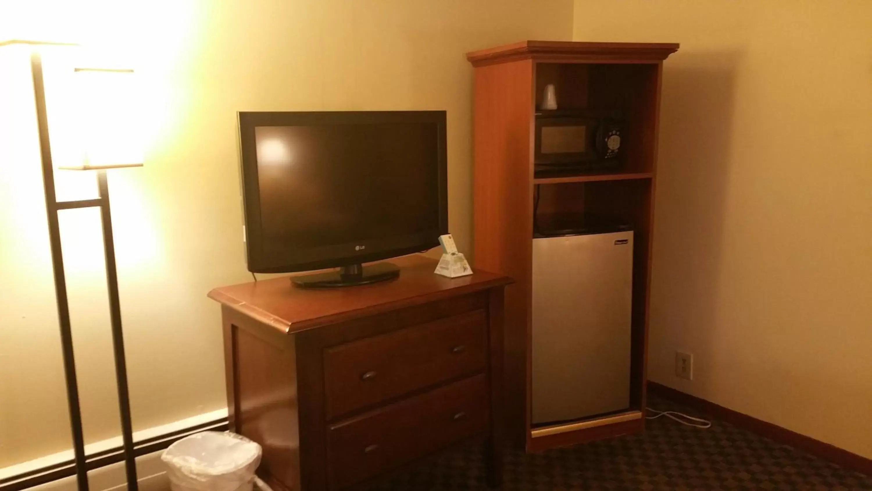 Other, TV/Entertainment Center in Dartmouth Motor Inn