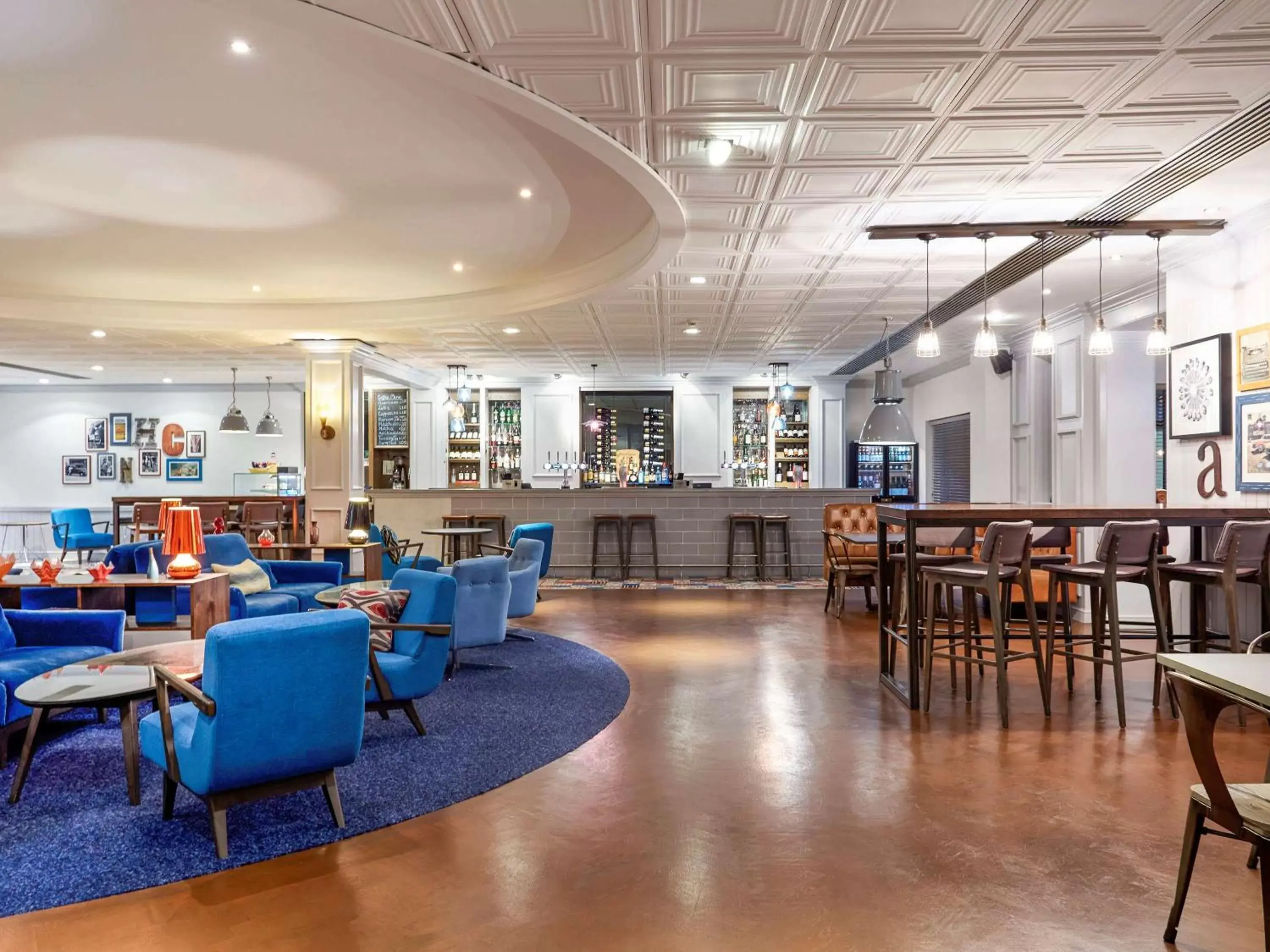Lounge or bar, Restaurant/Places to Eat in Novotel London Stansted Airport