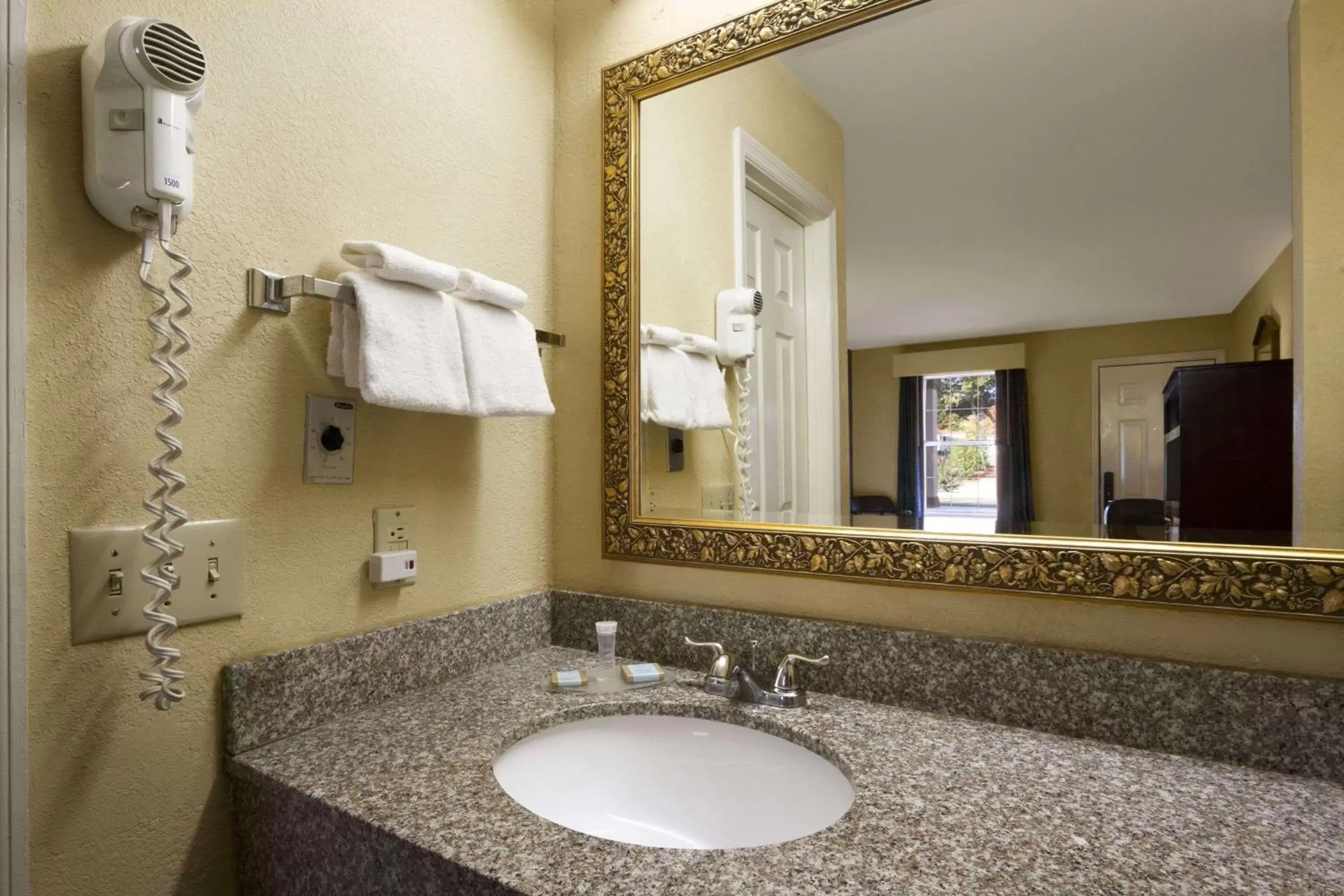 Bathroom in Quality Inn Covington