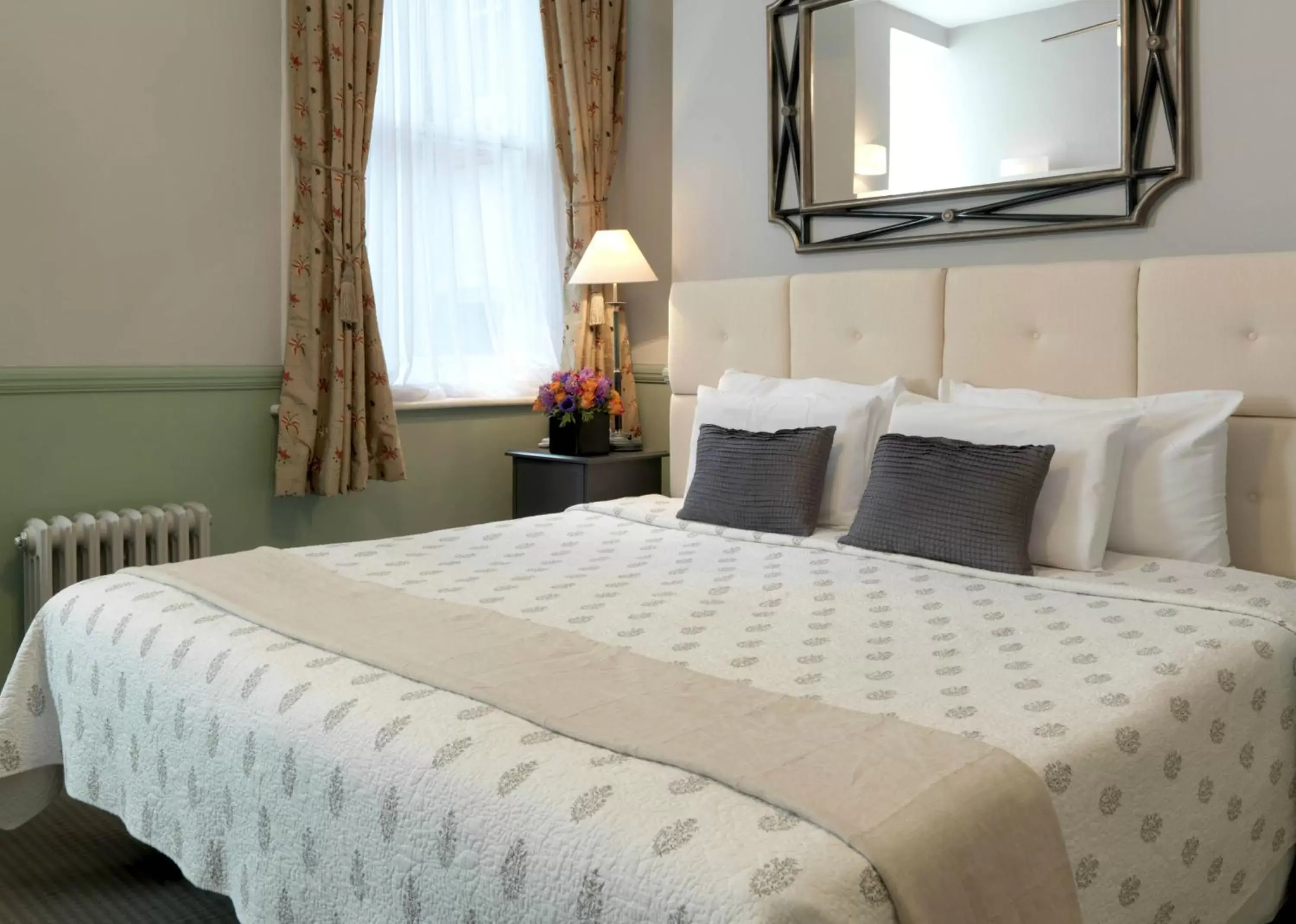 Bedroom, Bed in Fielding Hotel