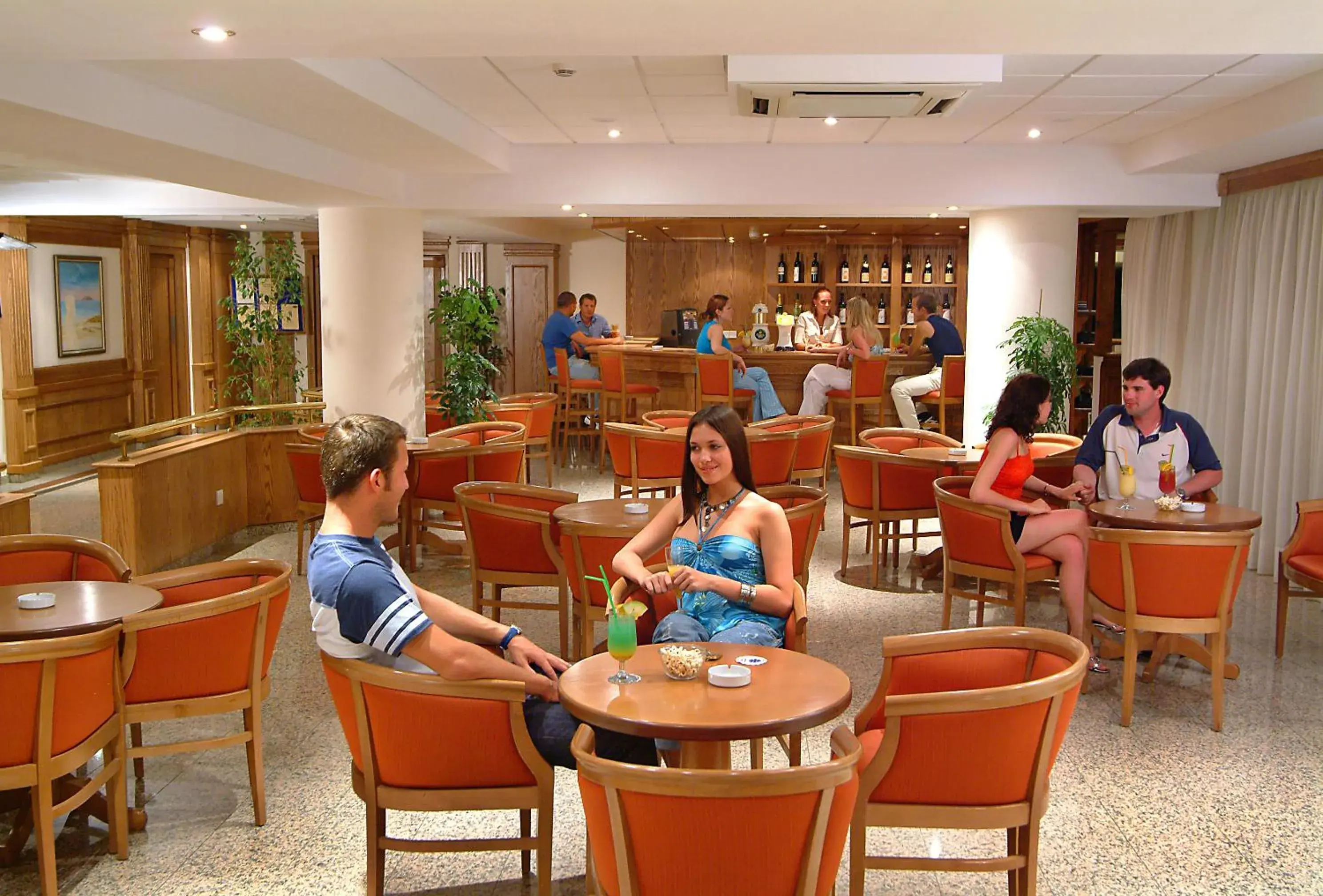 Lounge or bar, Restaurant/Places to Eat in Nissiana Hotel & Bungalows