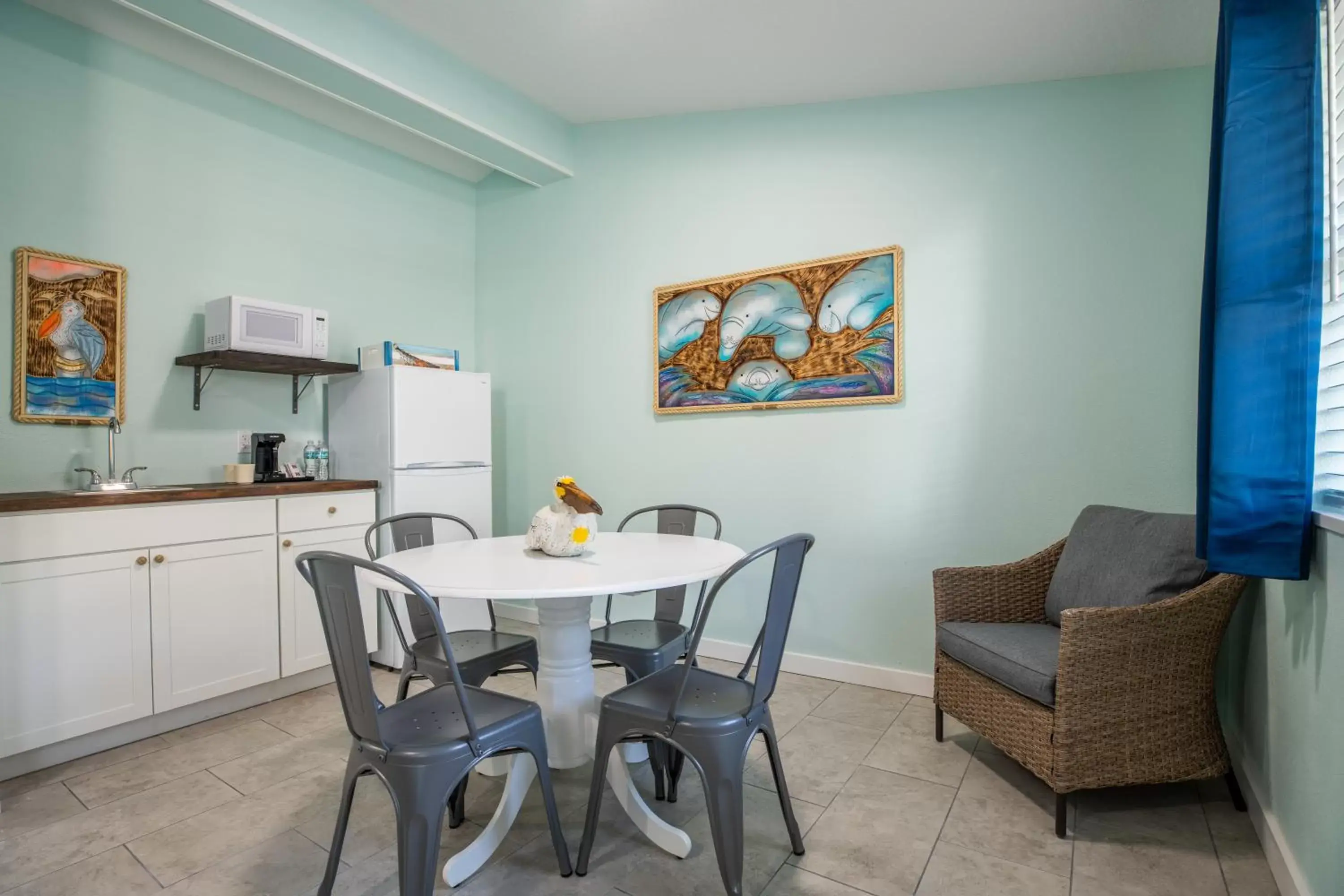 Dining area in Salt Air Inn & Suites Dining area in Salt Air Inn & Suites