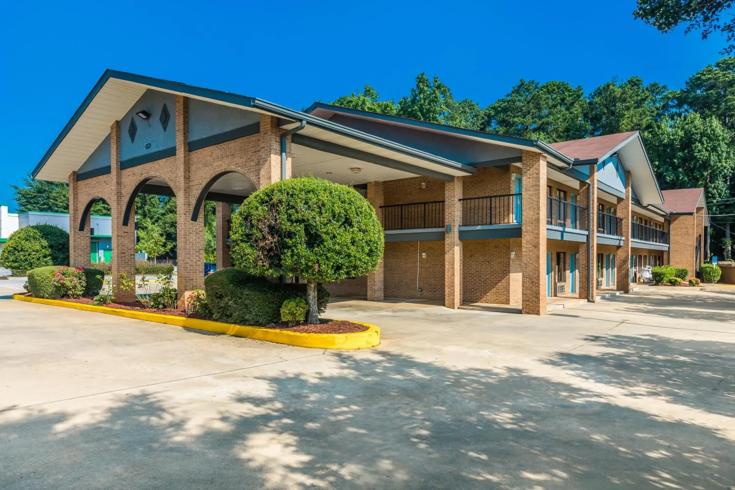 Property building in Americas Best Value Inn Stockbridge Property building in Americas Best Value Inn Stockbridge