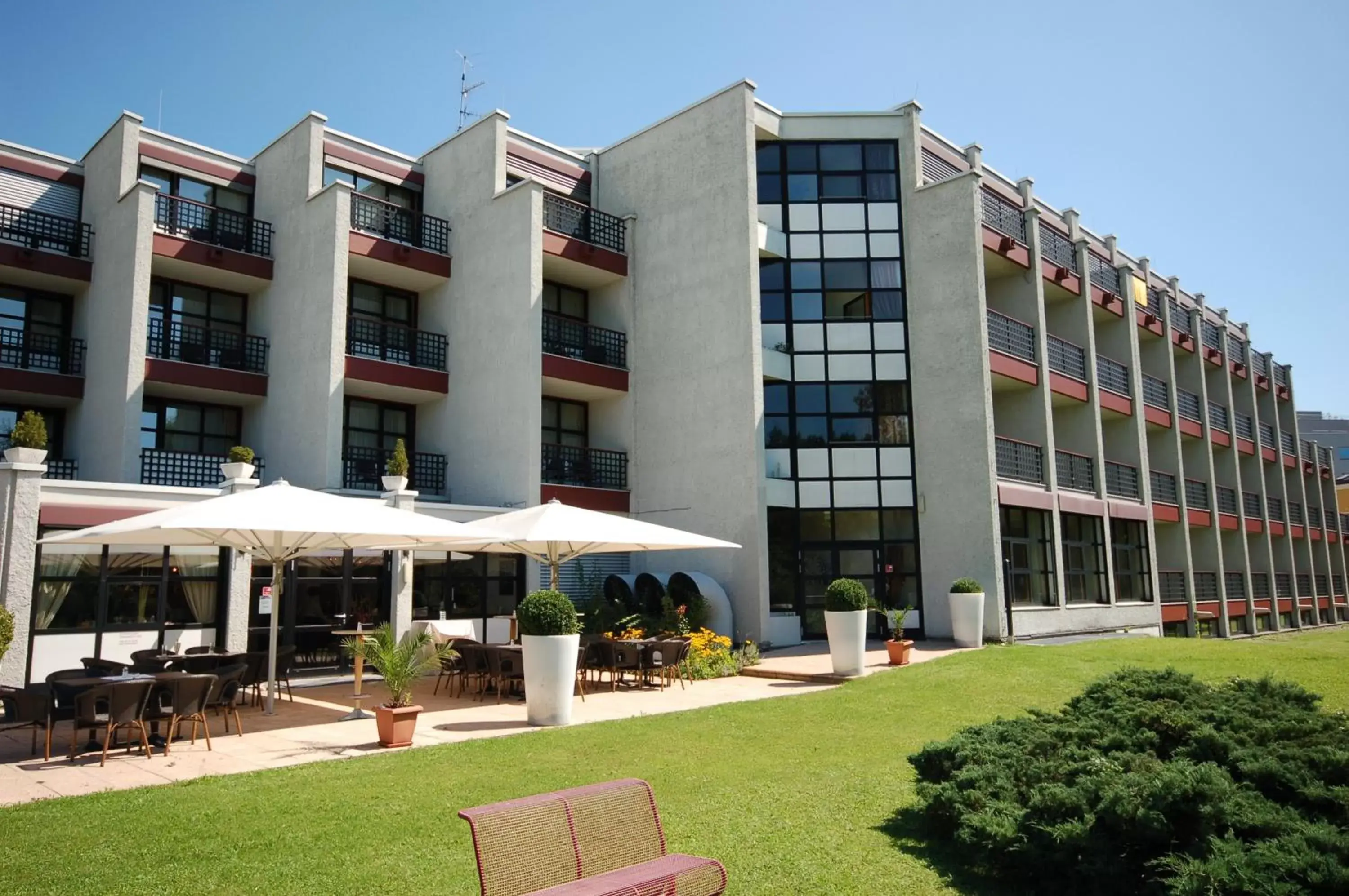 Facade/entrance, Property Building in Parkhotel Brunauer