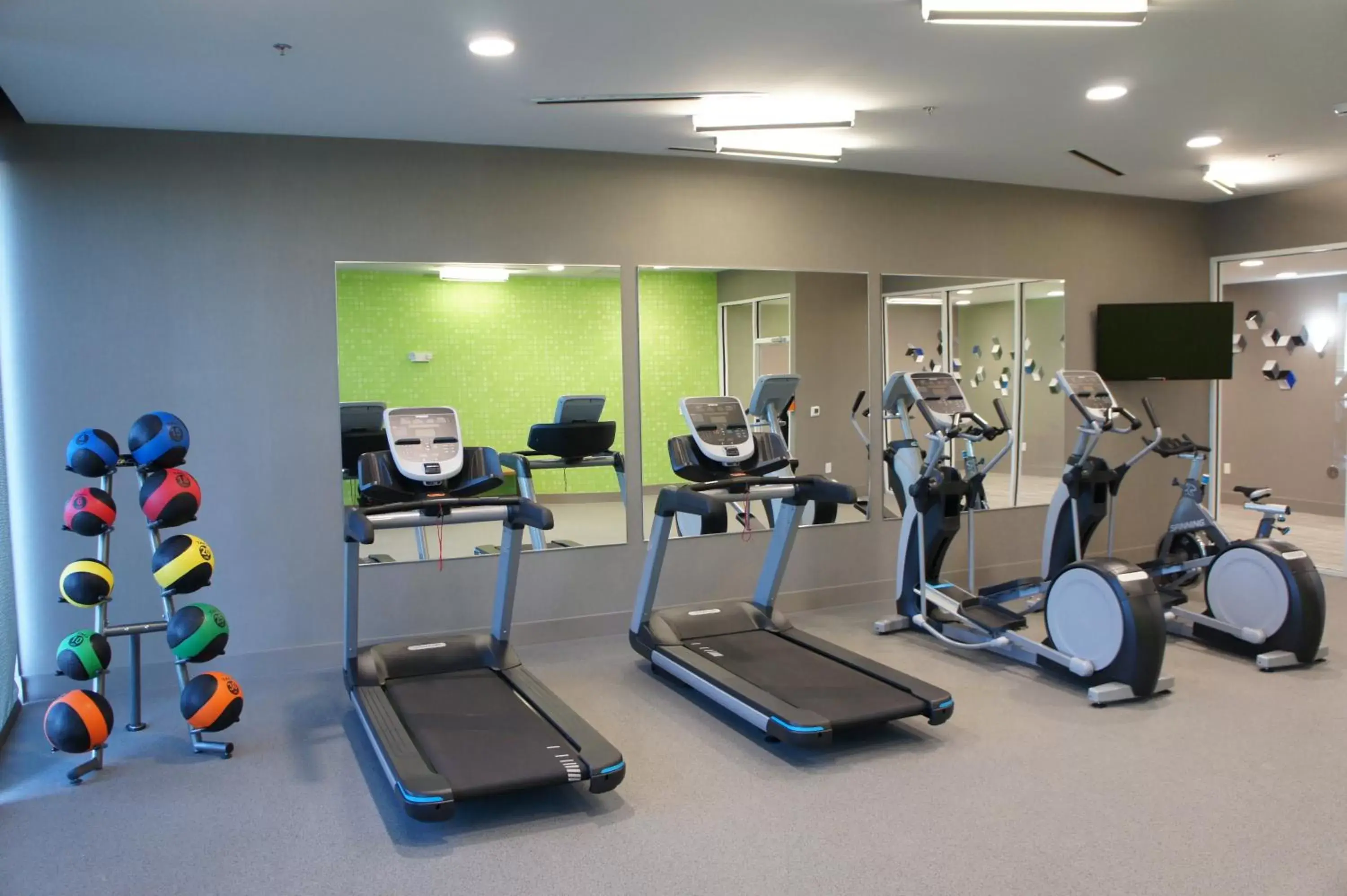 Fitness centre/facilities, Fitness Center/Facilities in La Quinta Inn & Suites by Wyndham Braselton