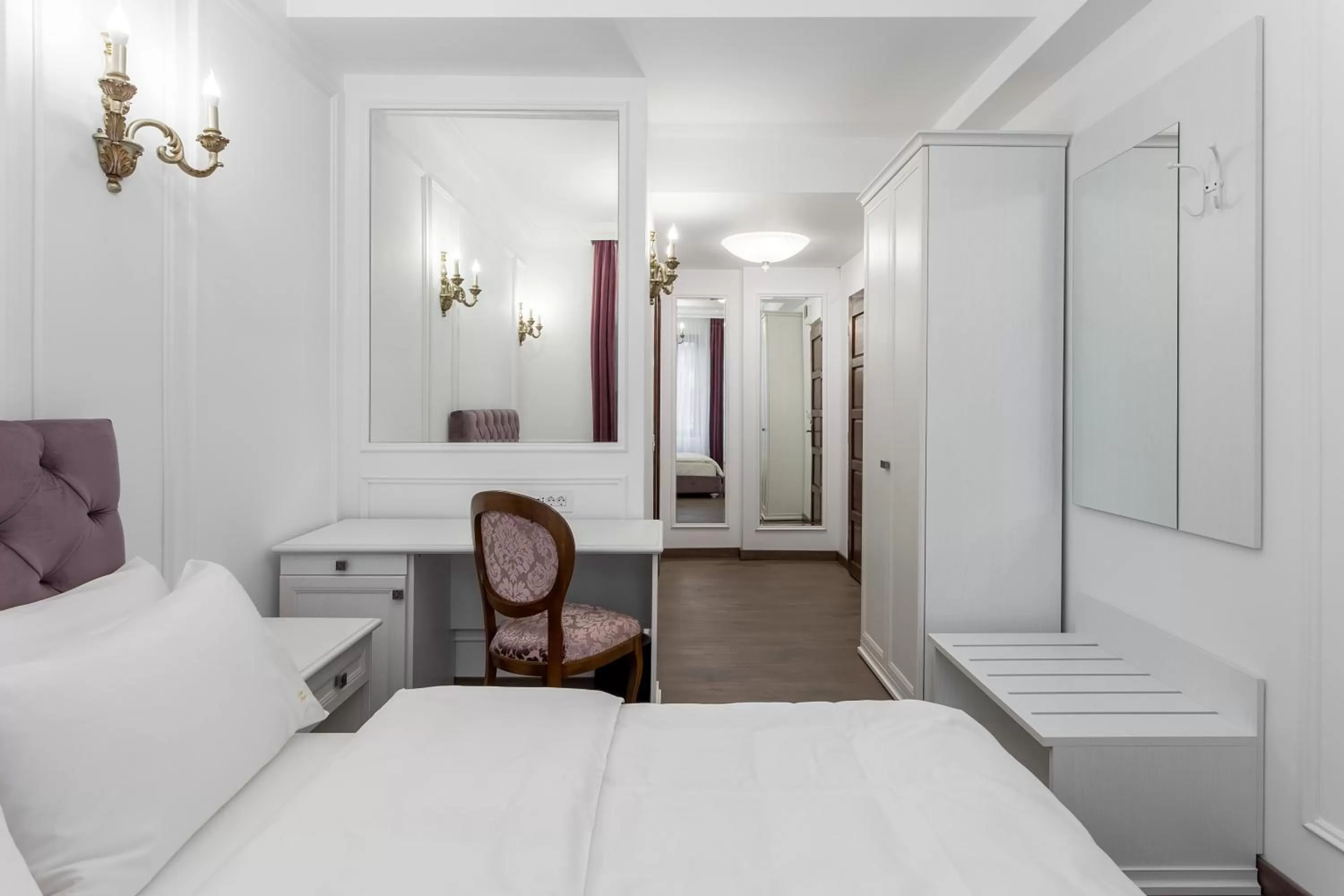 Photo of the whole room, Bed in Lahovary Palace Hotel