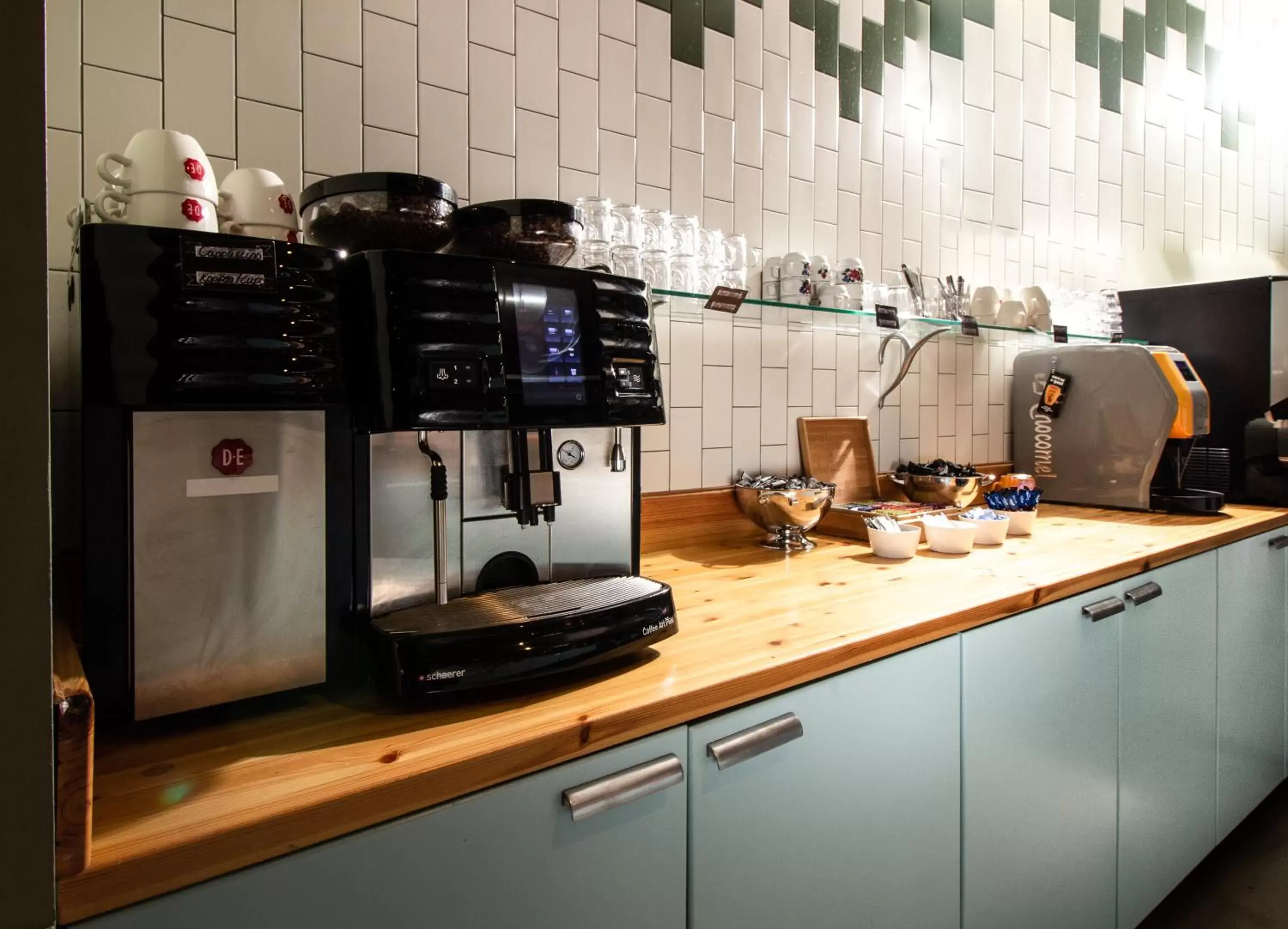 Buffet breakfast, Kitchen/Kitchenette in Best Western Zaan Inn