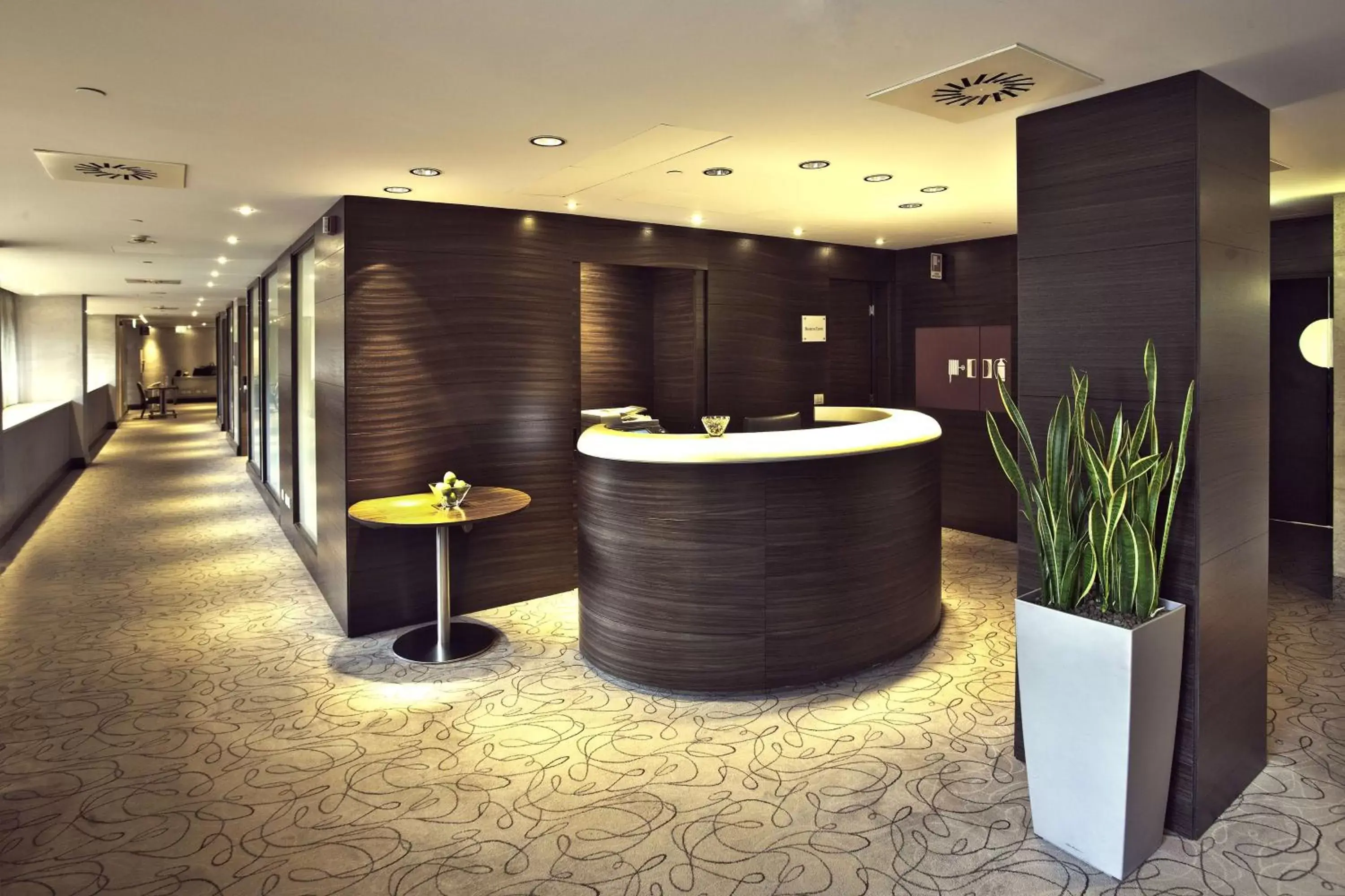 Business facilities, Lobby/Reception in Hilton Milan