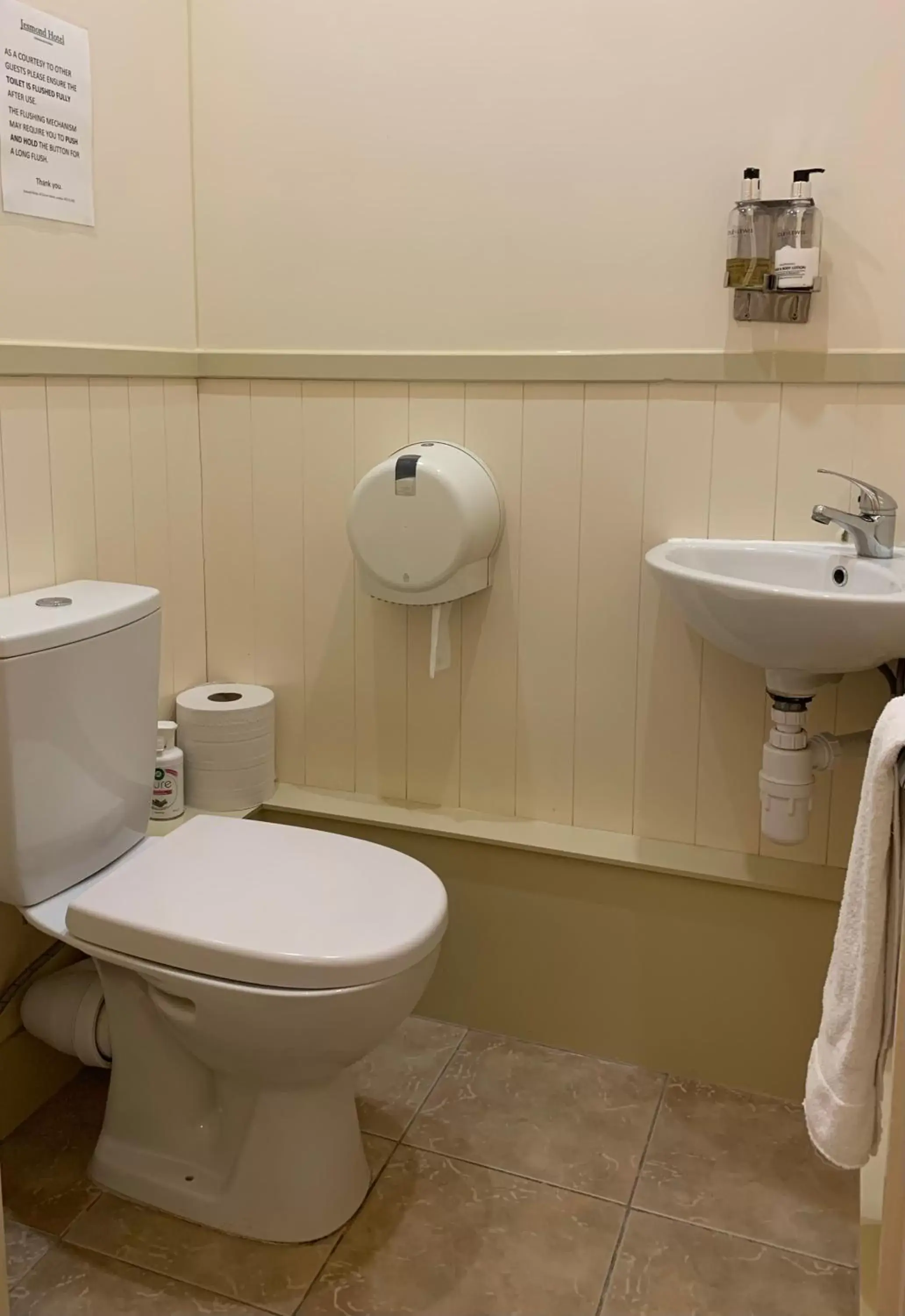 Toilet, Bathroom in Jesmond Hotel