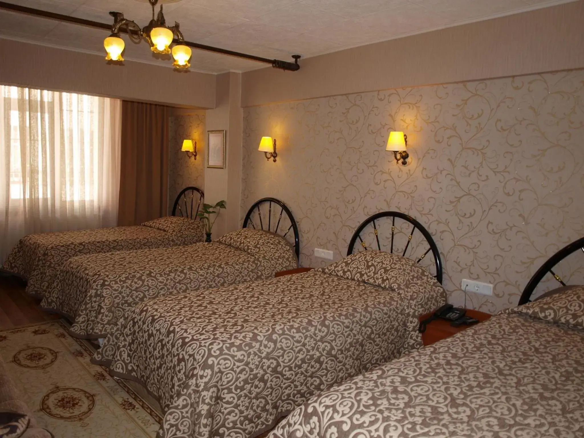 Photo of the whole room, Bed in Hotel Nezih Istanbul