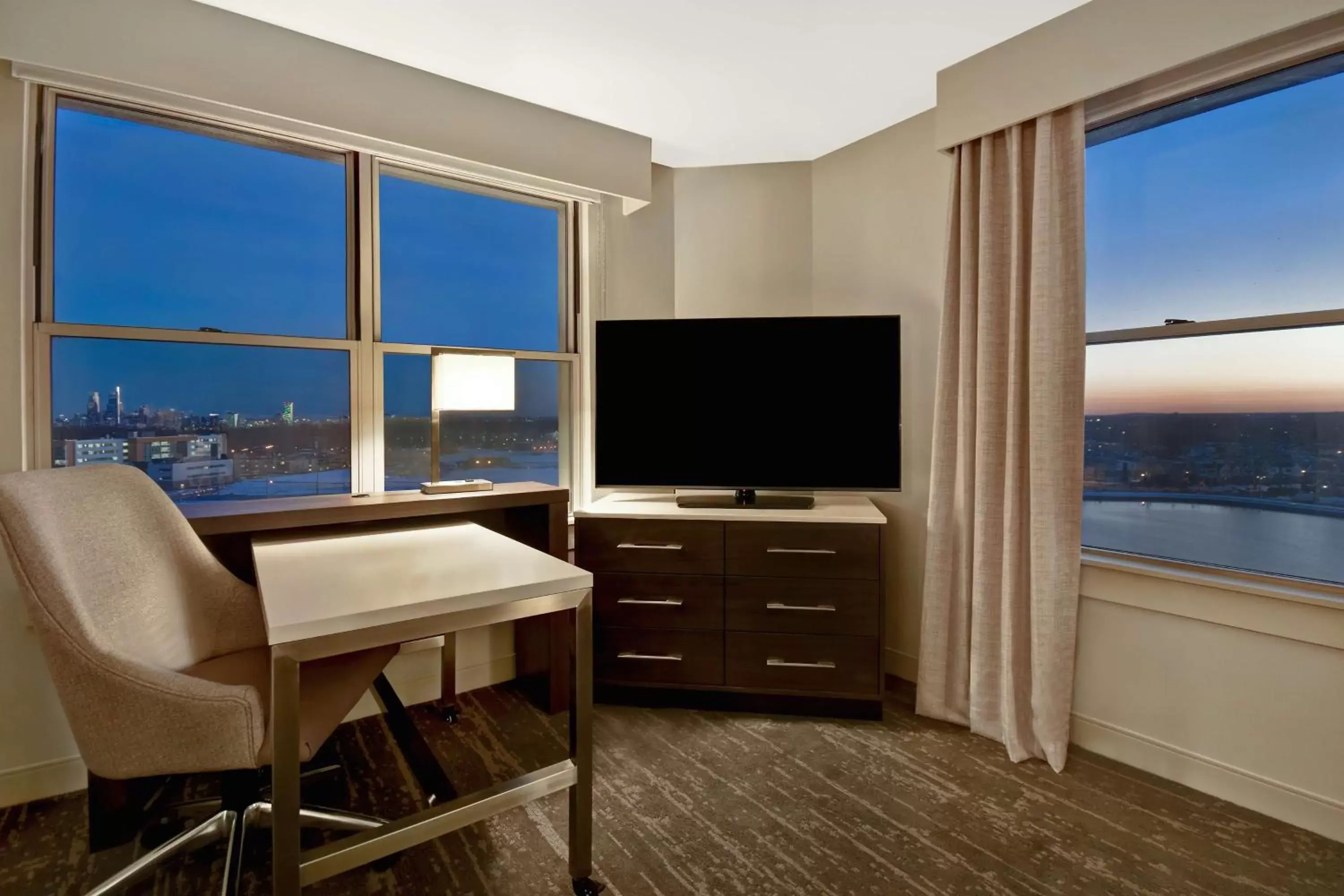 Bedroom, TV/Entertainment Center in Homewood Suites by Hilton Philadelphia-City Avenue