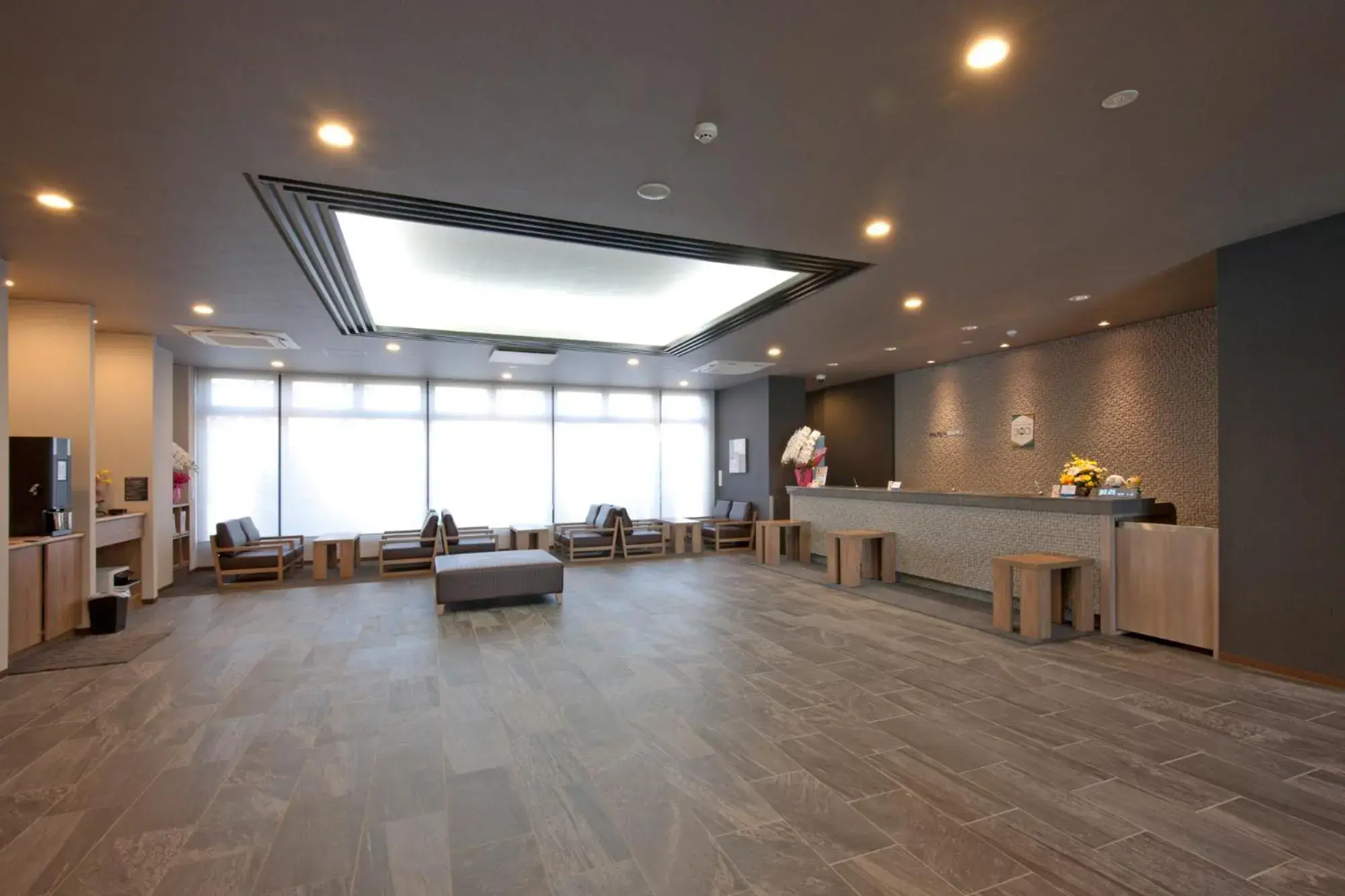 Lobby or reception in Hotel Route-Inn Yamagata South - in front of University Hospital -
