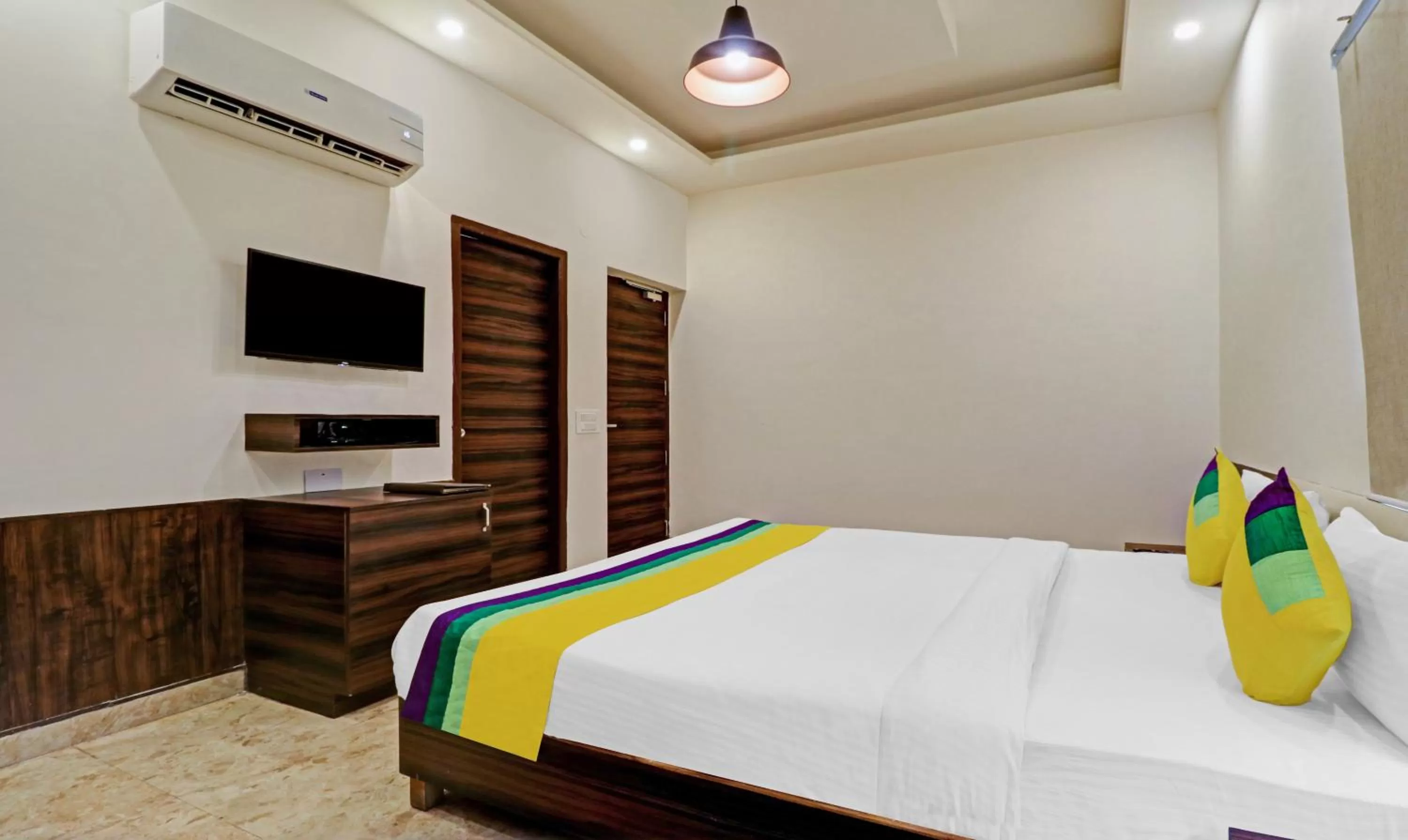 Bedroom, Bed in Itsy Hotels Jashan