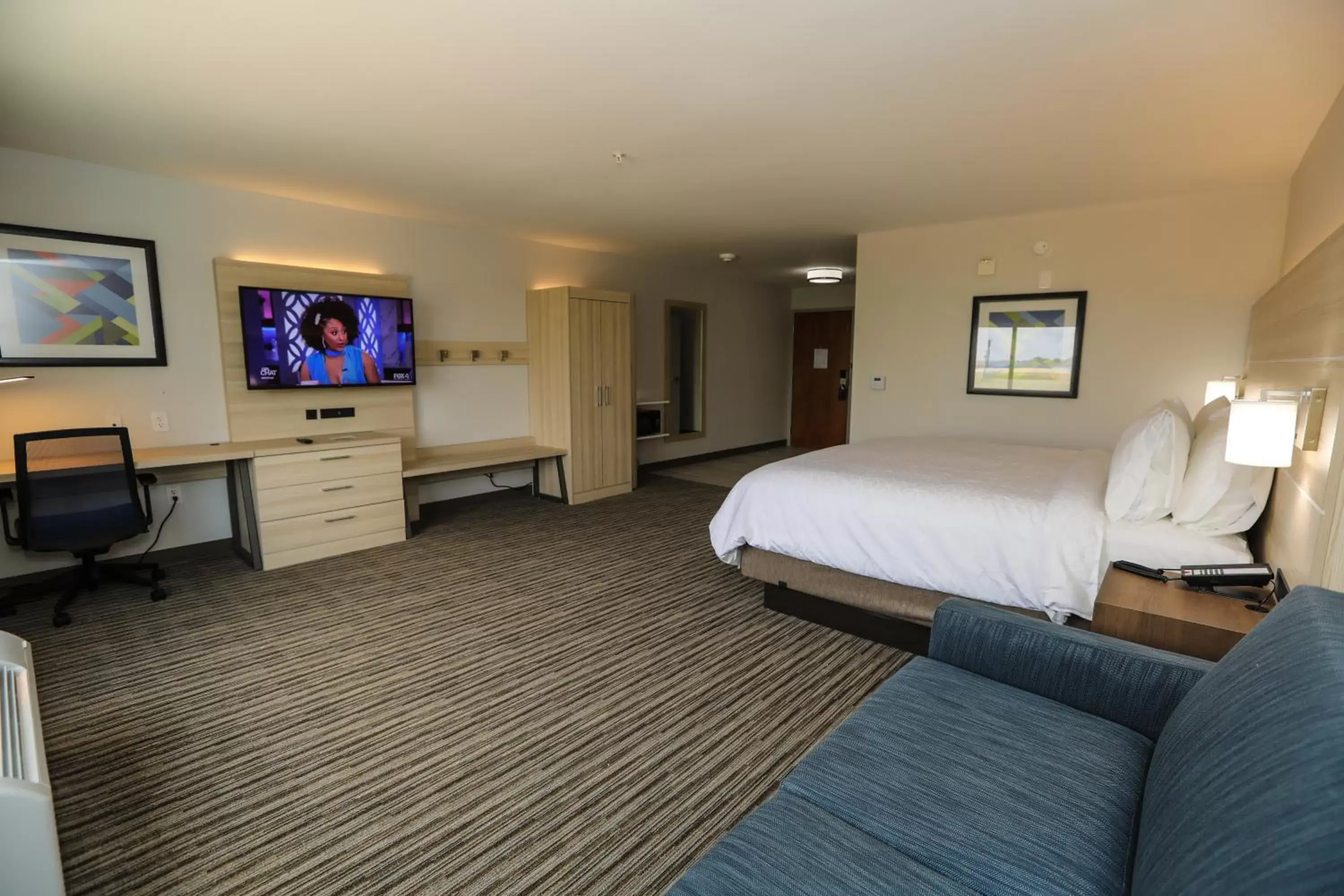 Photo of the whole room in Holiday Inn Express Hillsboro I-35, an IHG Hotel