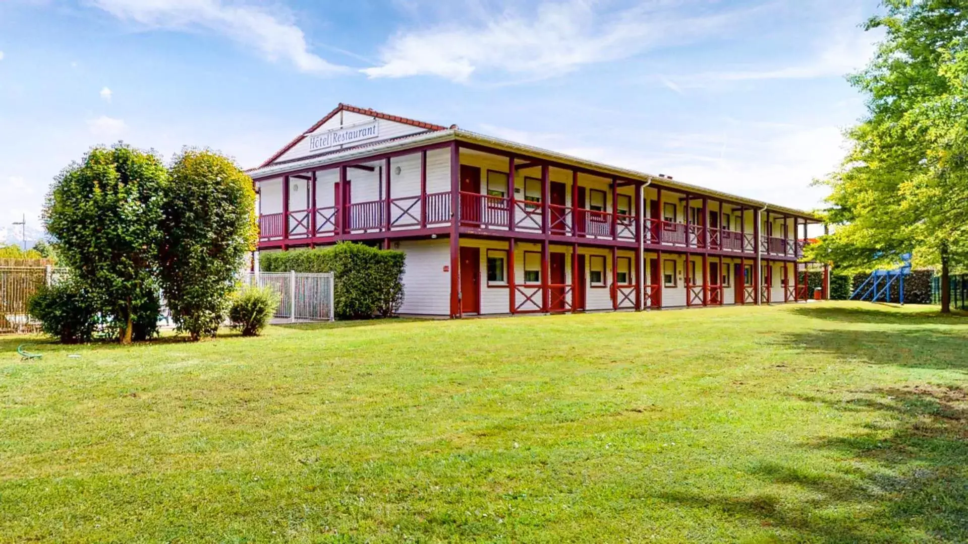 Garden, Property Building in L'Auberge Everhotel de Tarbes-Ibos