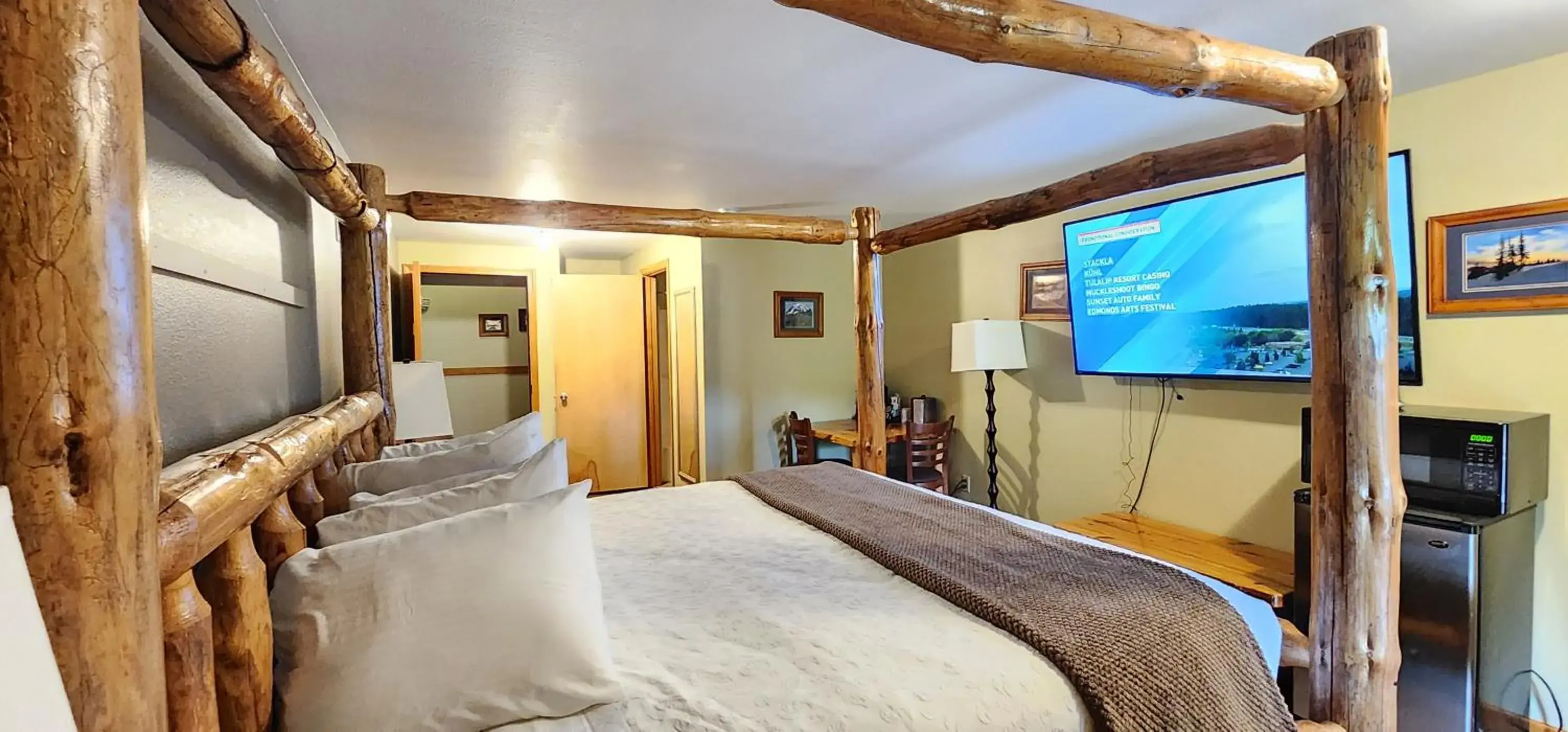 Bed in Nisqually Lodge