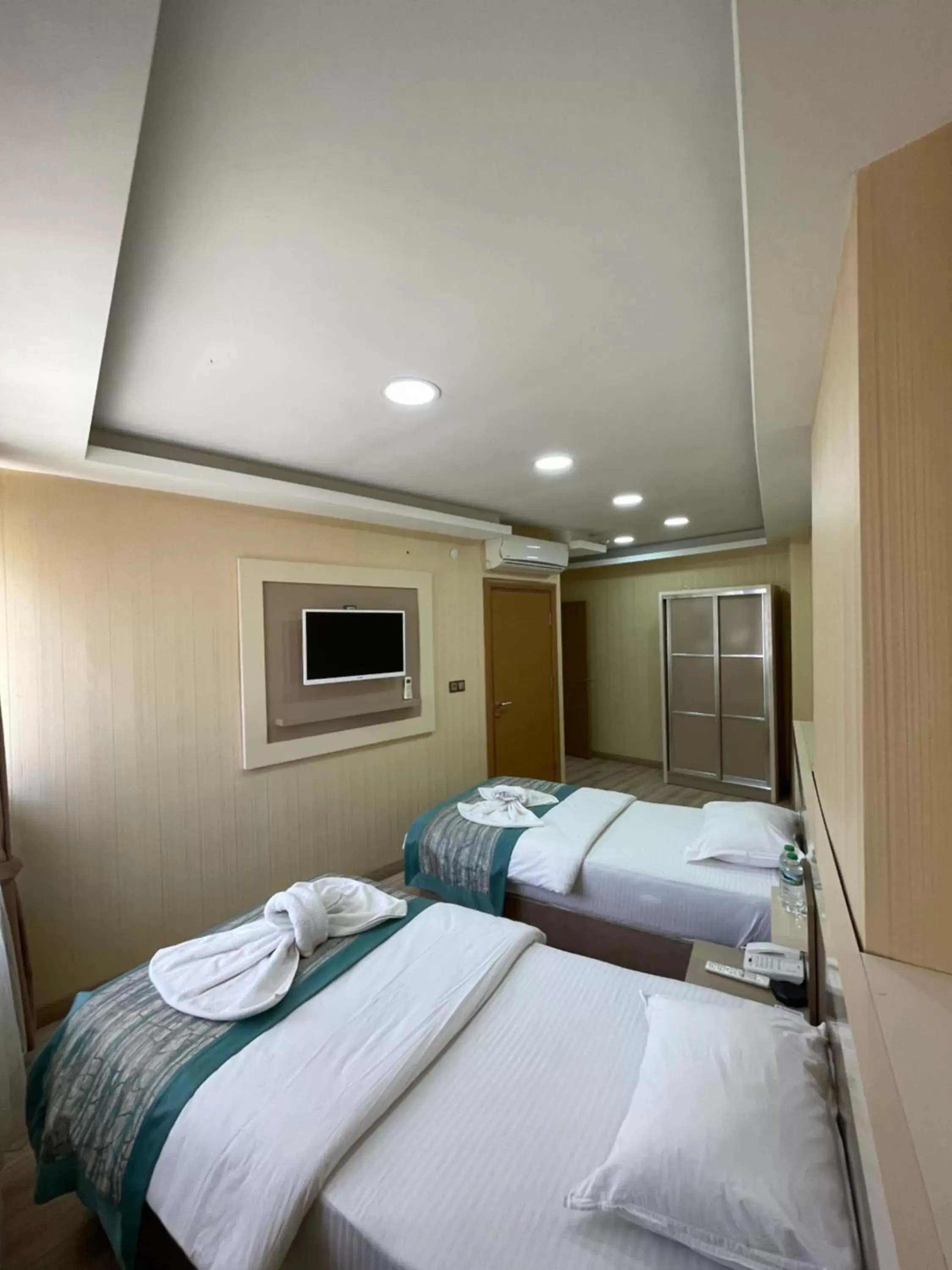 Property building, Bed in EViM HOTEL