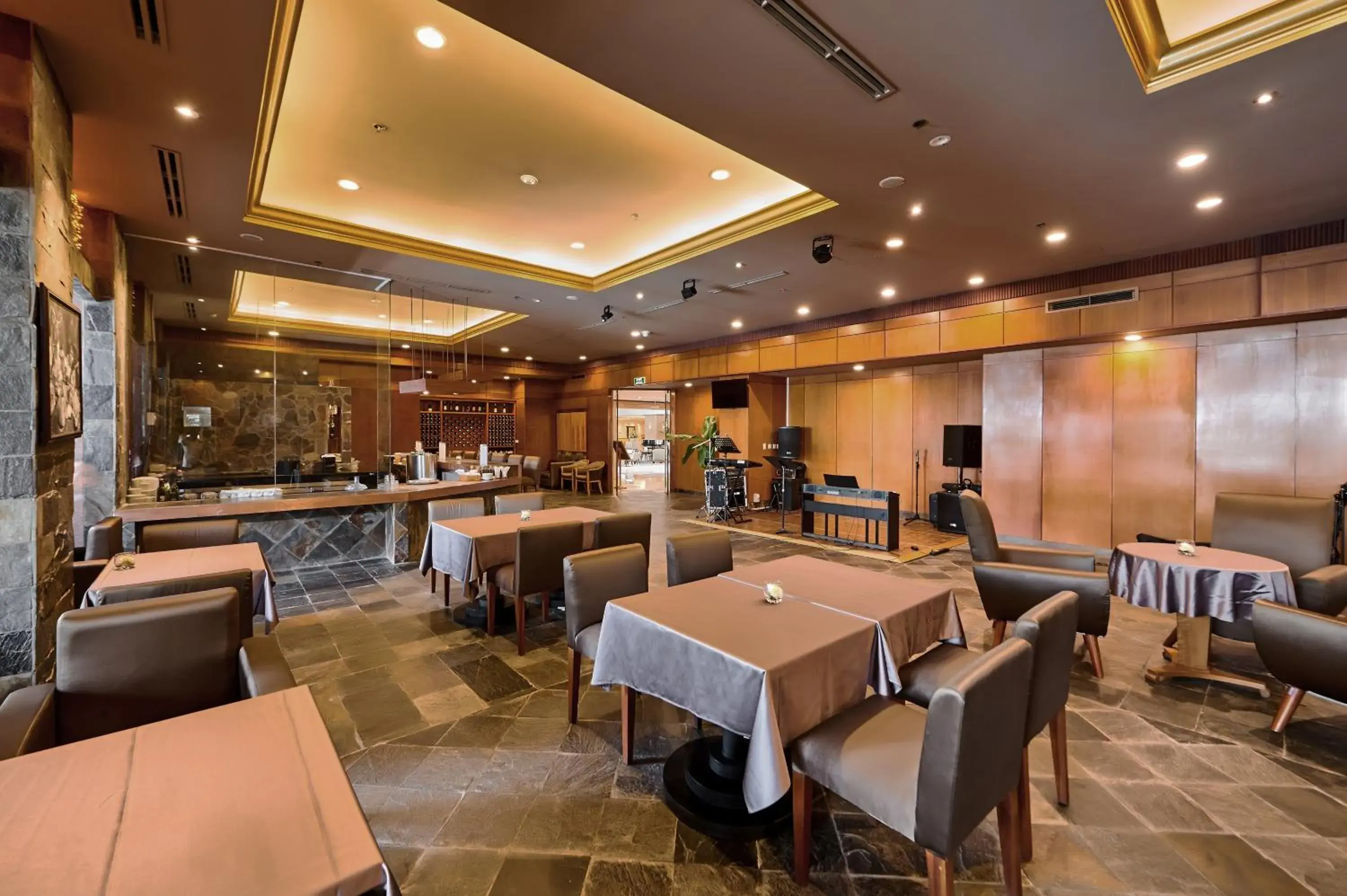 Restaurant/Places to Eat in Lotte Hotel Saigon