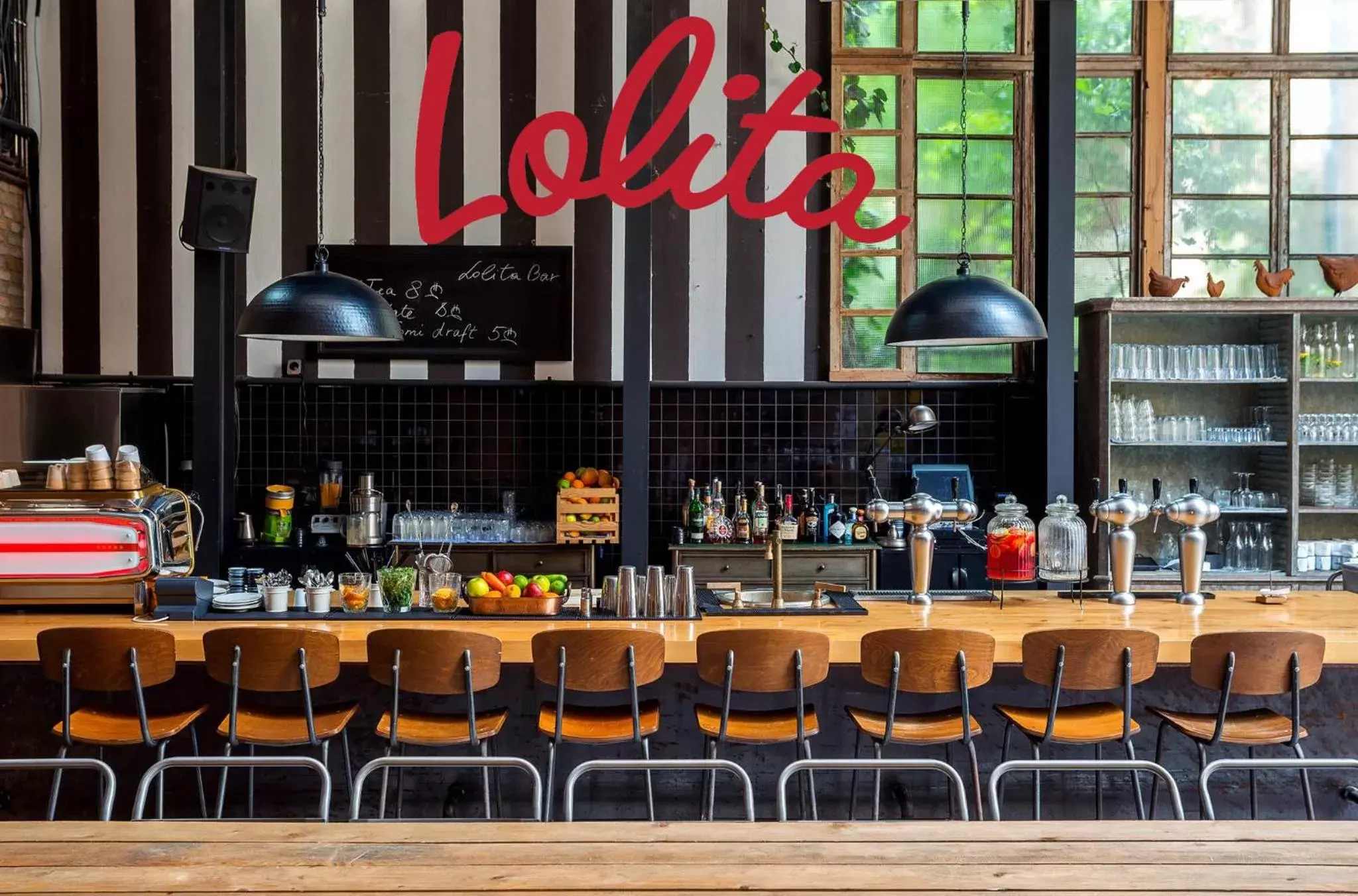 Restaurant/places to eat in Blueberry Nights Restaurant/places to eat in Blueberry Nights