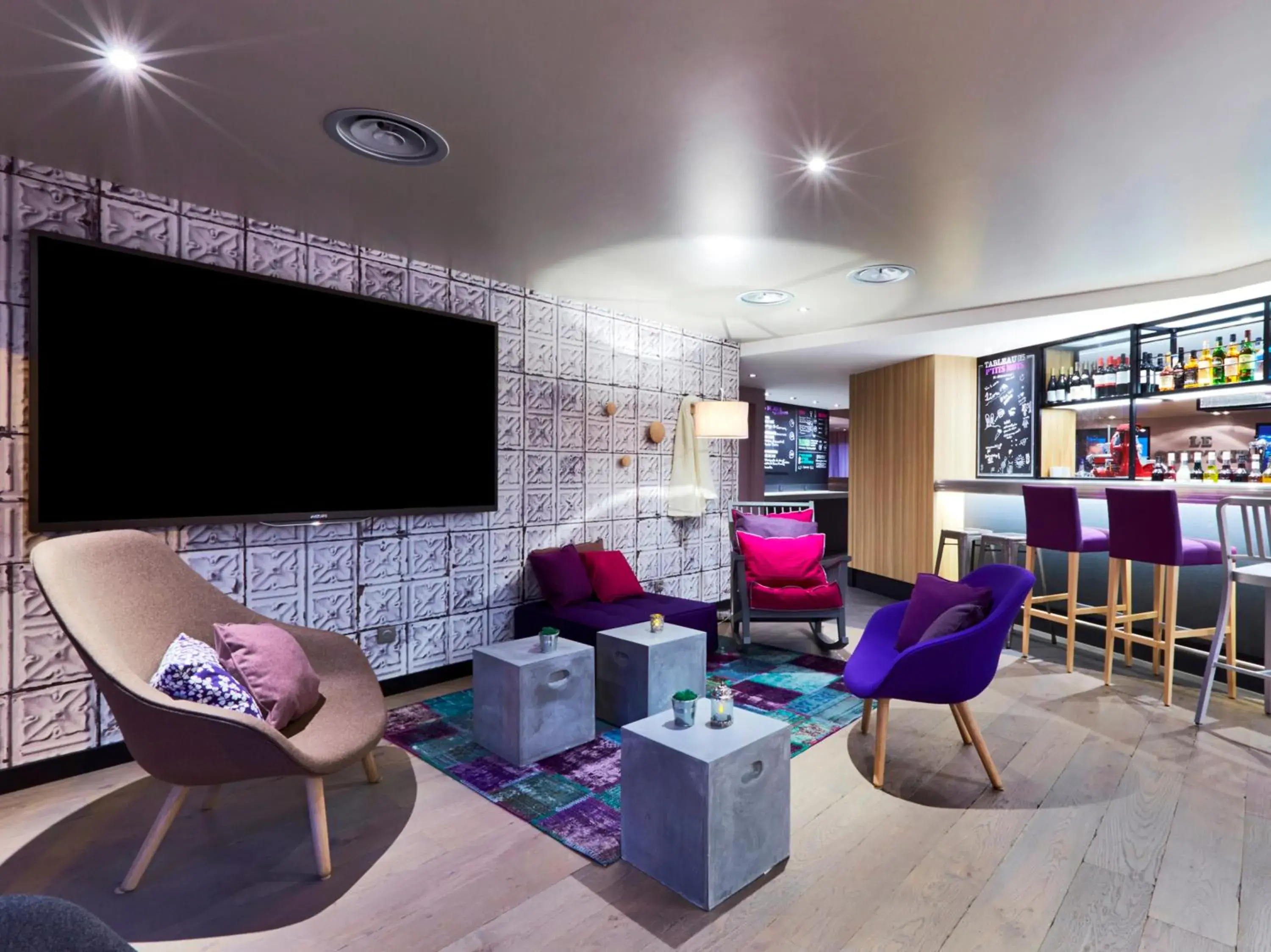 Communal lounge/ TV room, Seating Area in Campanile Saint-Germain-En-Laye