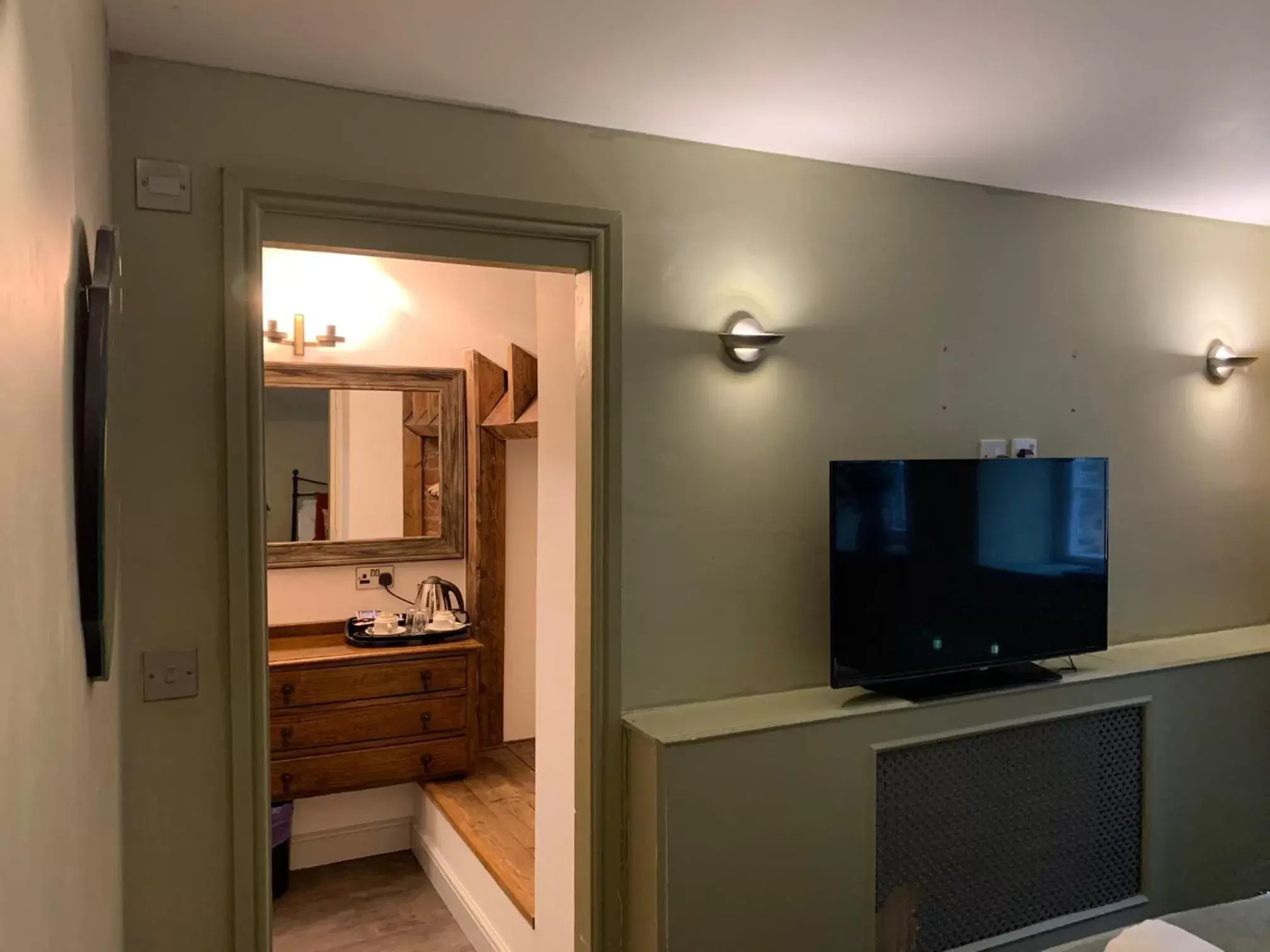 TV and multimedia, TV/Entertainment Center in Haweswater Hotel