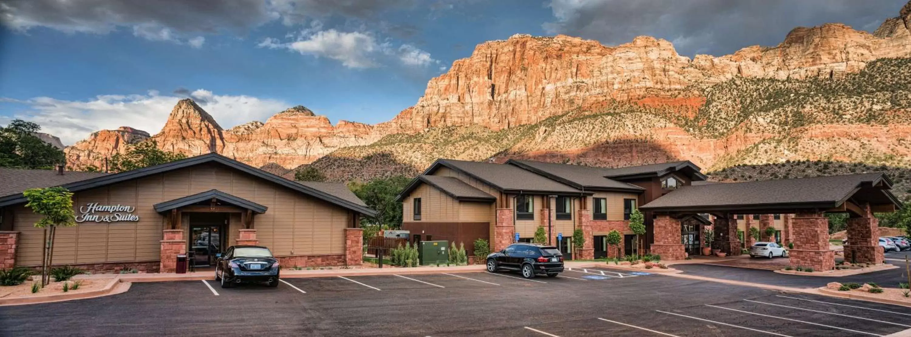 Property Building in Hampton Inn & Suites Springdale/Zion National Park