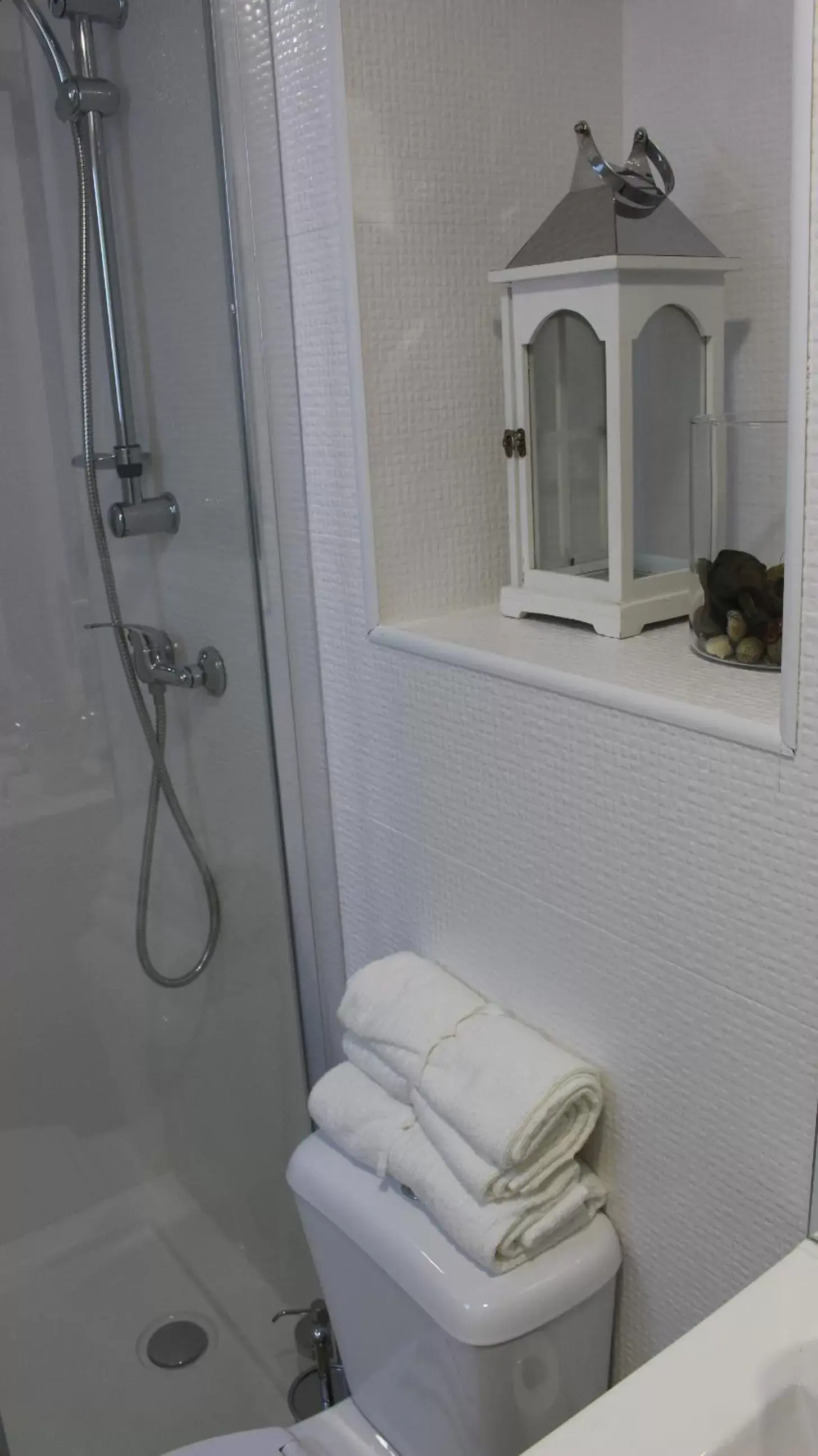 Shower, Bathroom in Casa do Museu, Museum House