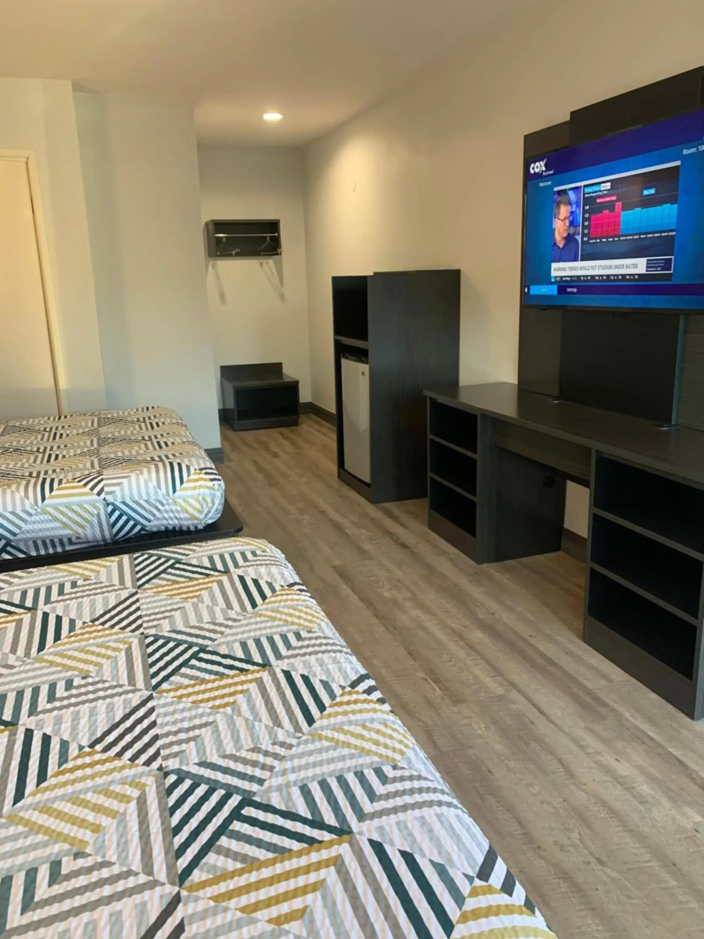 TV and multimedia, TV/Entertainment Center in Motel 6 San Diego Airport/Harbor