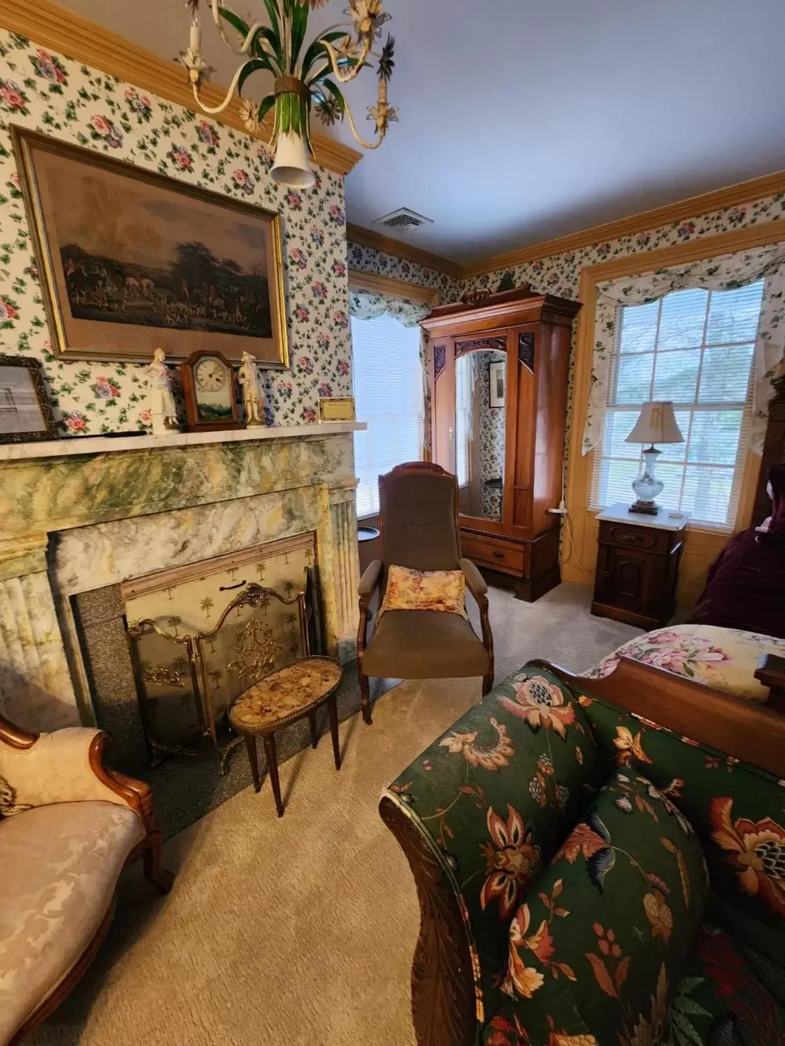 Seating Area in House of 1833 Bed and Breakfast