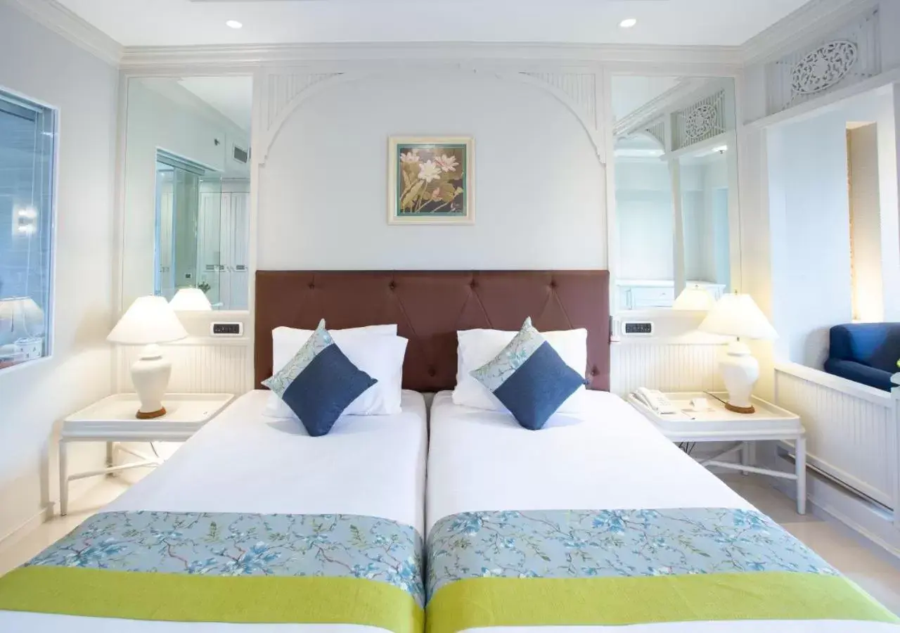 Bed in Royal Cliff Beach Hotel Pattaya