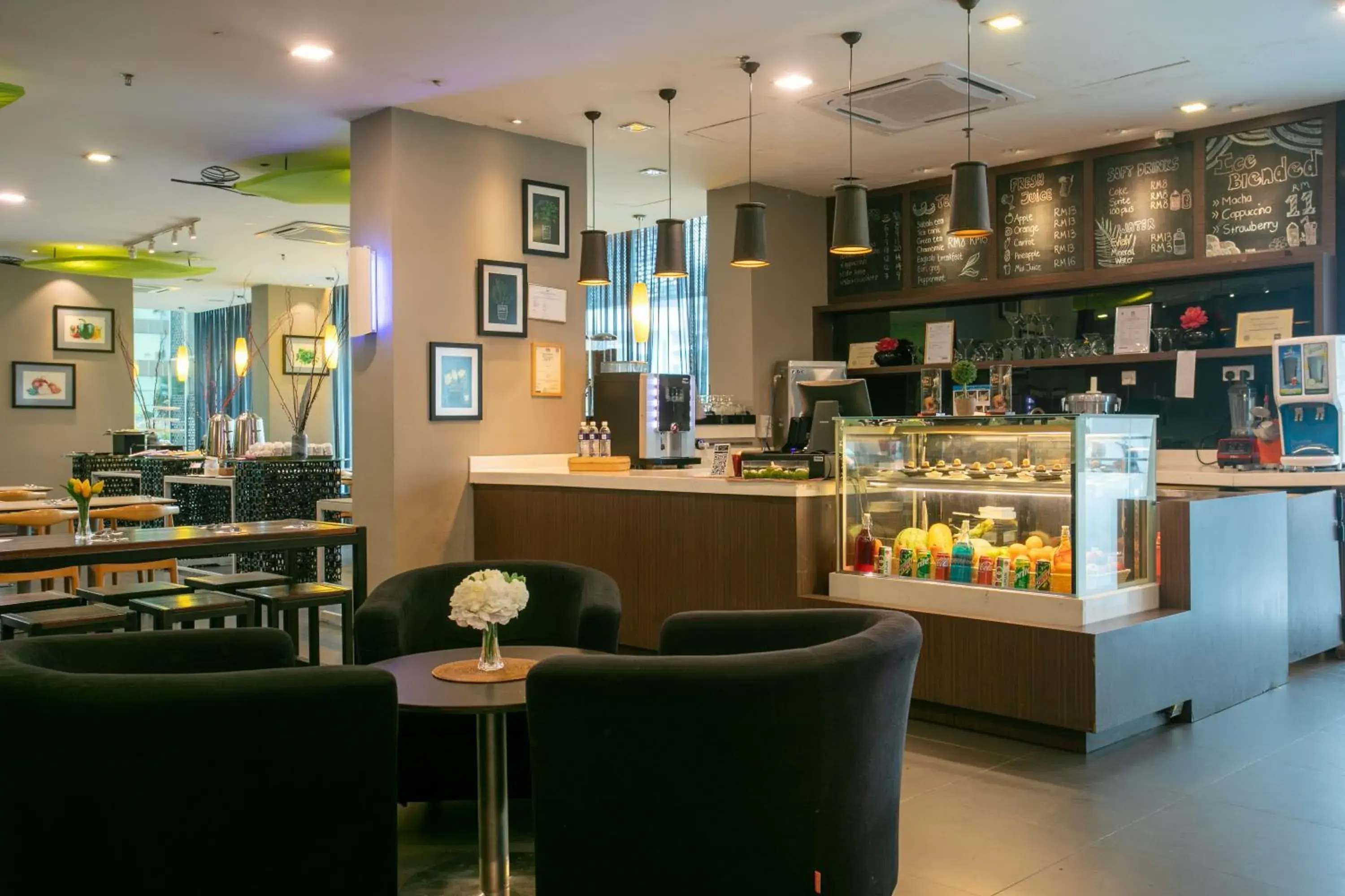 Restaurant/places to eat, Lounge/Bar in Sky Hotel Kota Kinabalu