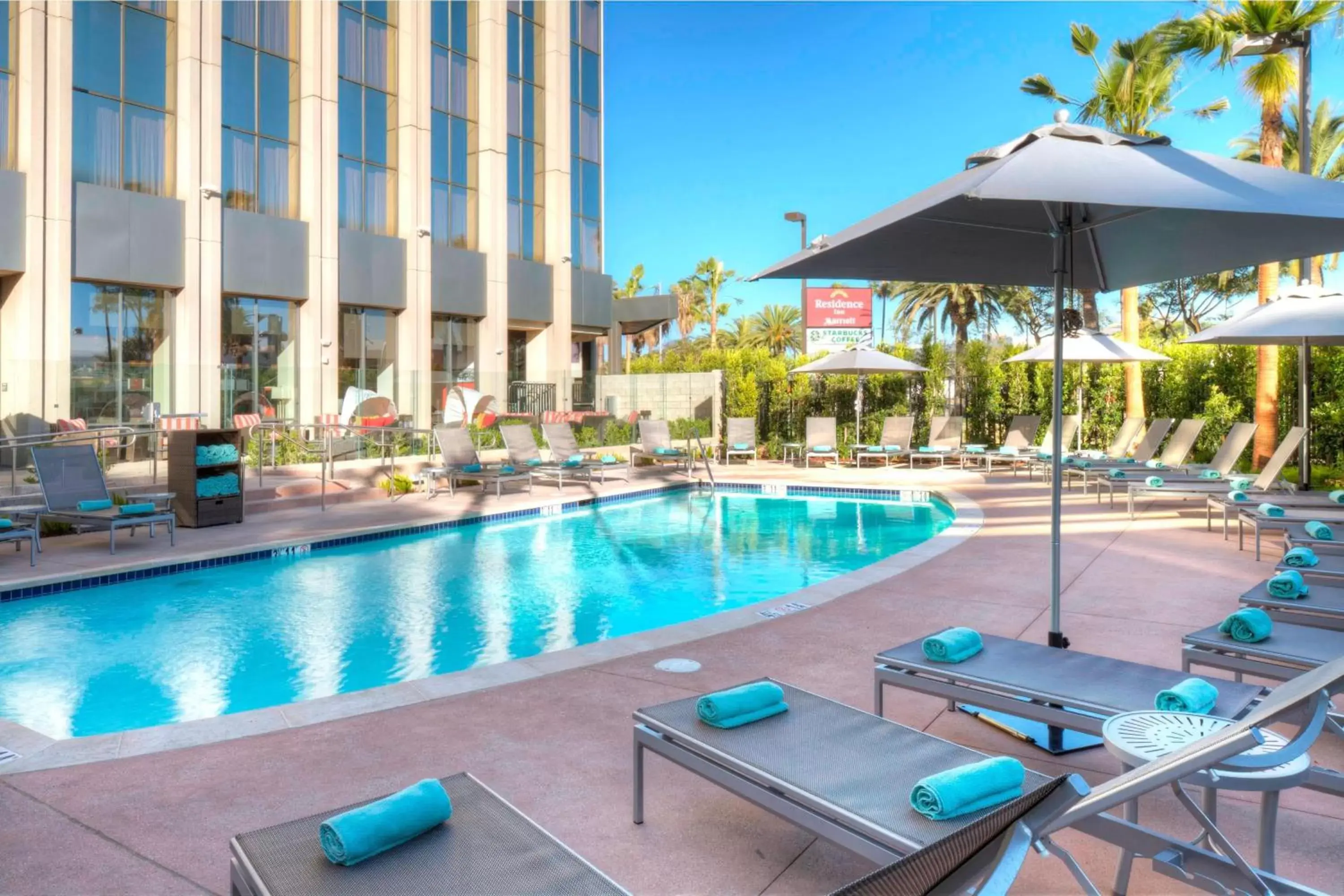 Swimming Pool in Residence Inn by Marriott Los Angeles LAX/Century Boulevard