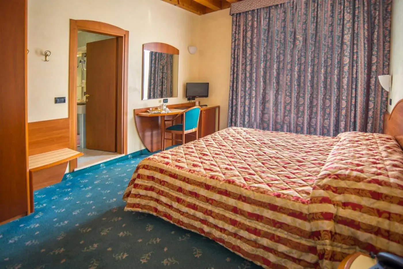 Bedroom, Bed in Hotel Brennero