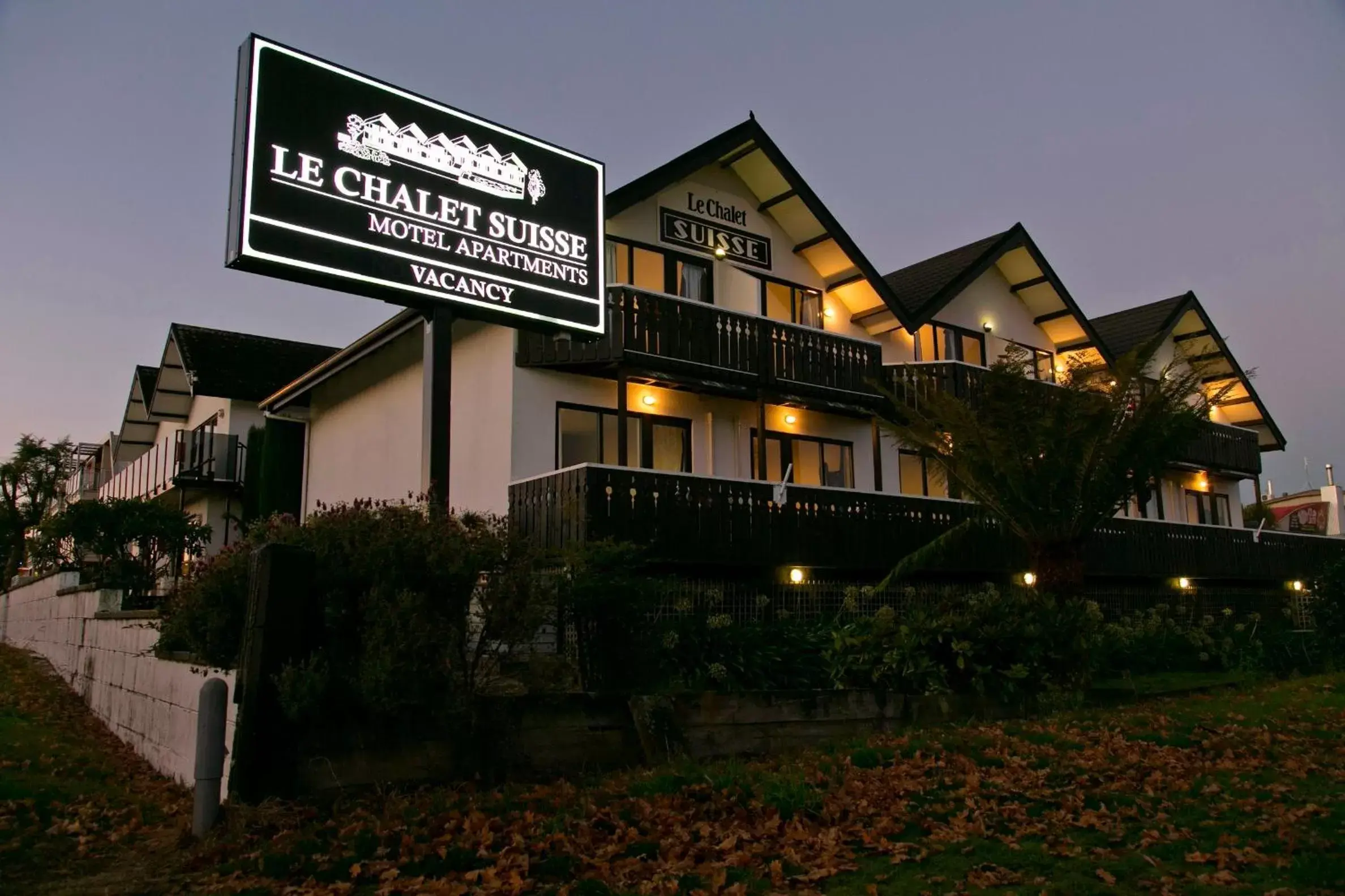 Property Building in Le Chalet Suisse Motel Taupo