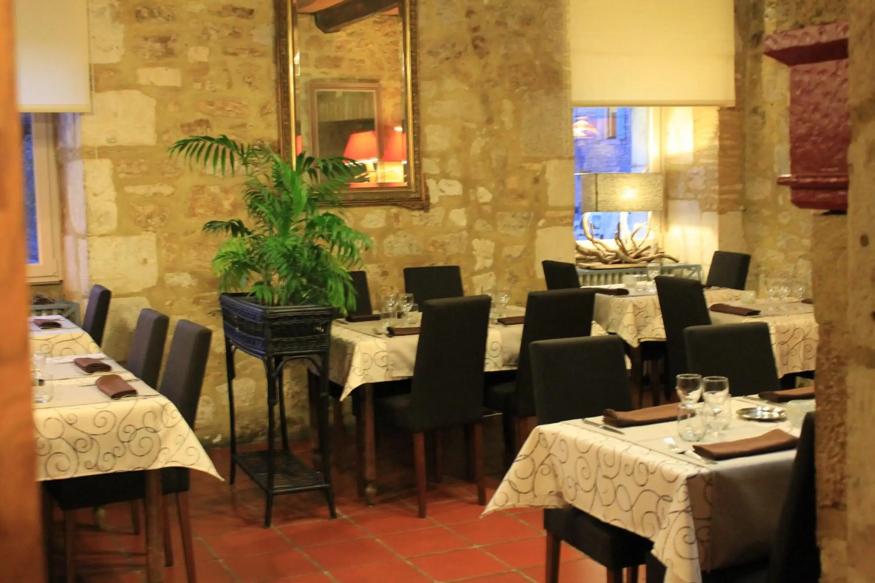 Restaurant/Places to Eat in Logis Auberge de la Tour