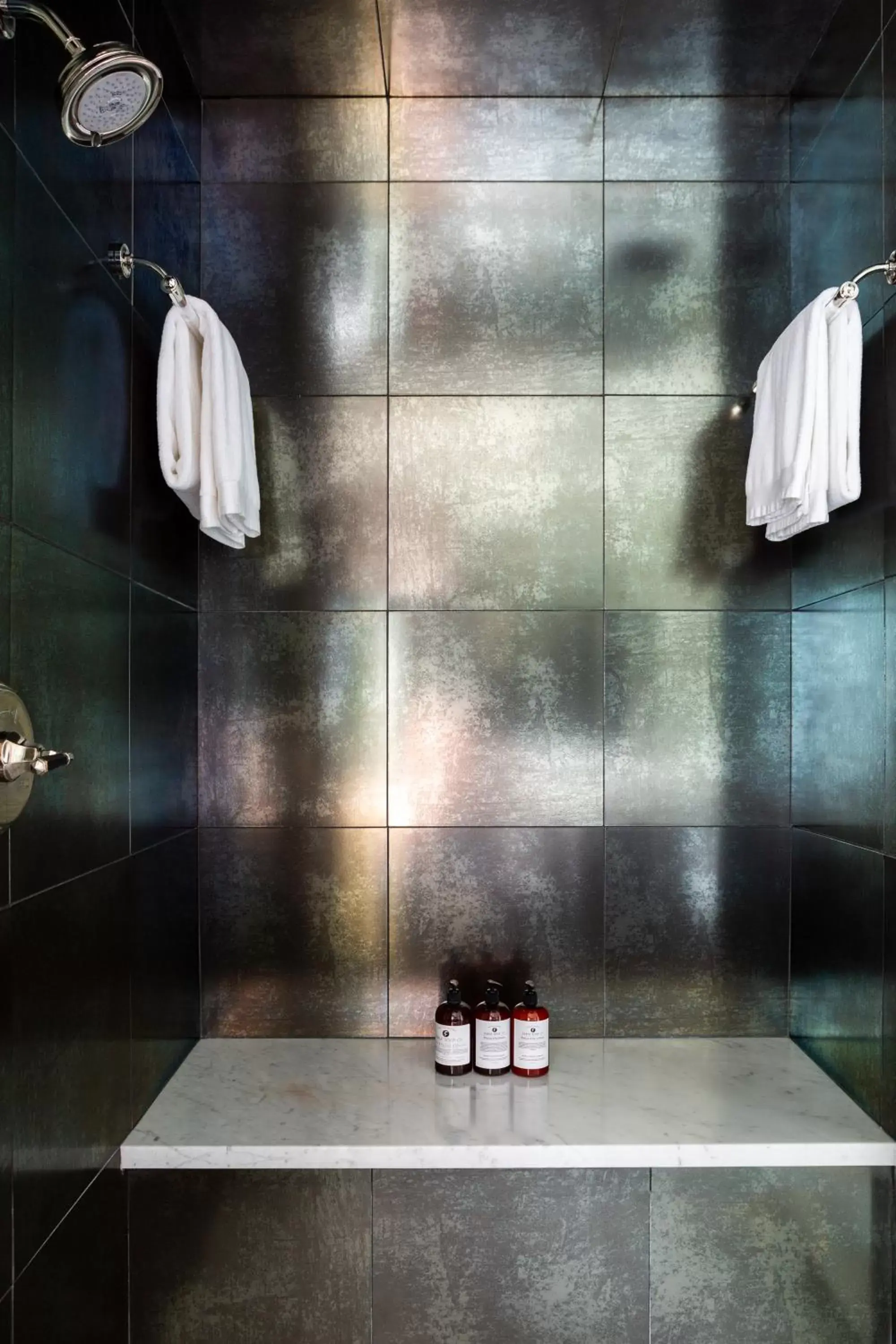 Shower, Bathroom in Granada Hotel & Bistro