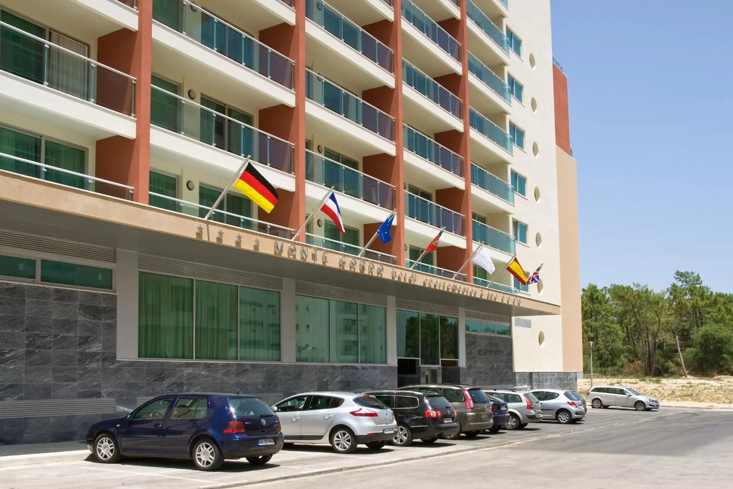 Facade/entrance, Property Building in Monte Gordo Hotel Apartamentos & Spa