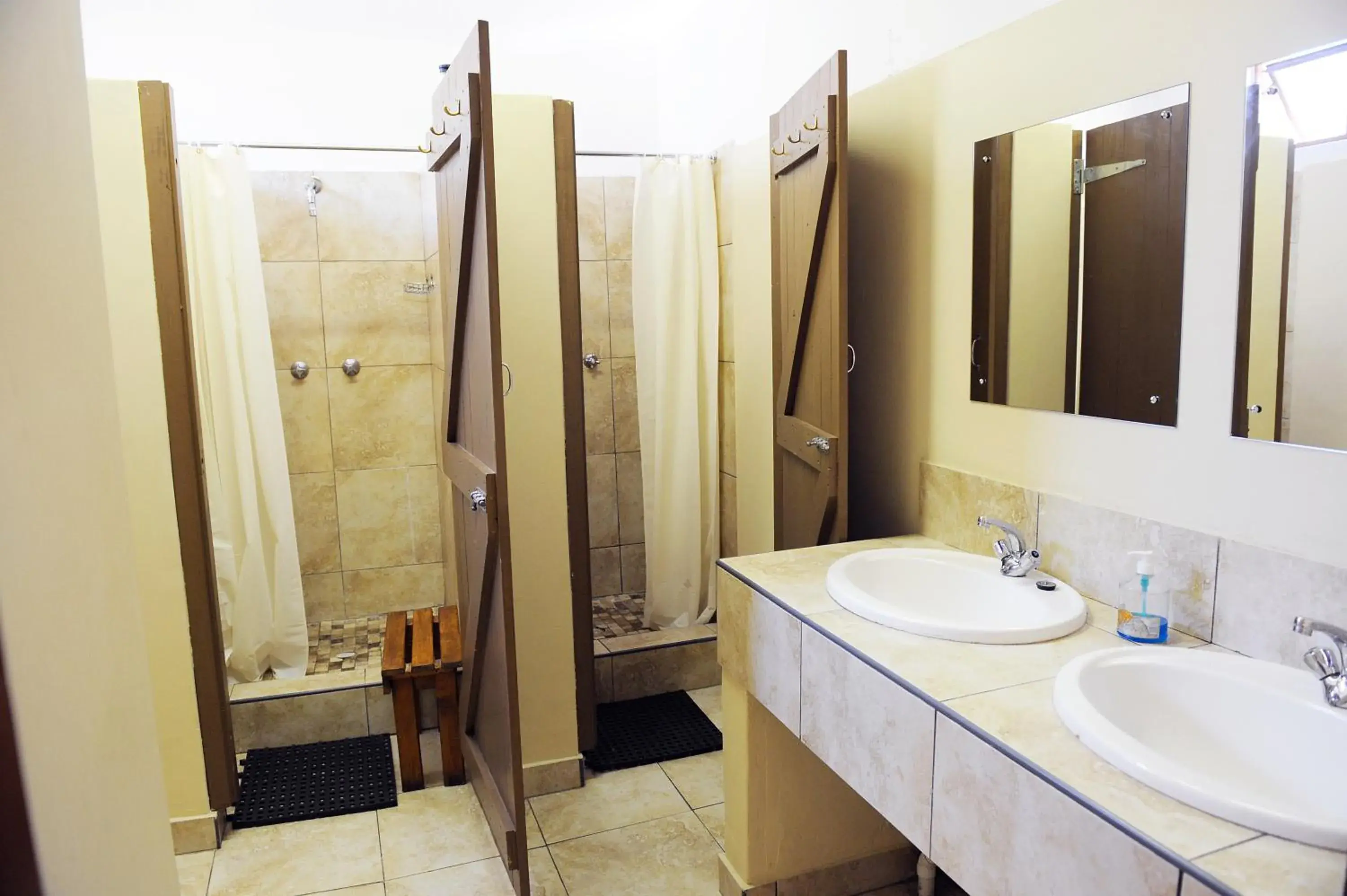 Bathroom in A Sunflower Stop Backpackers