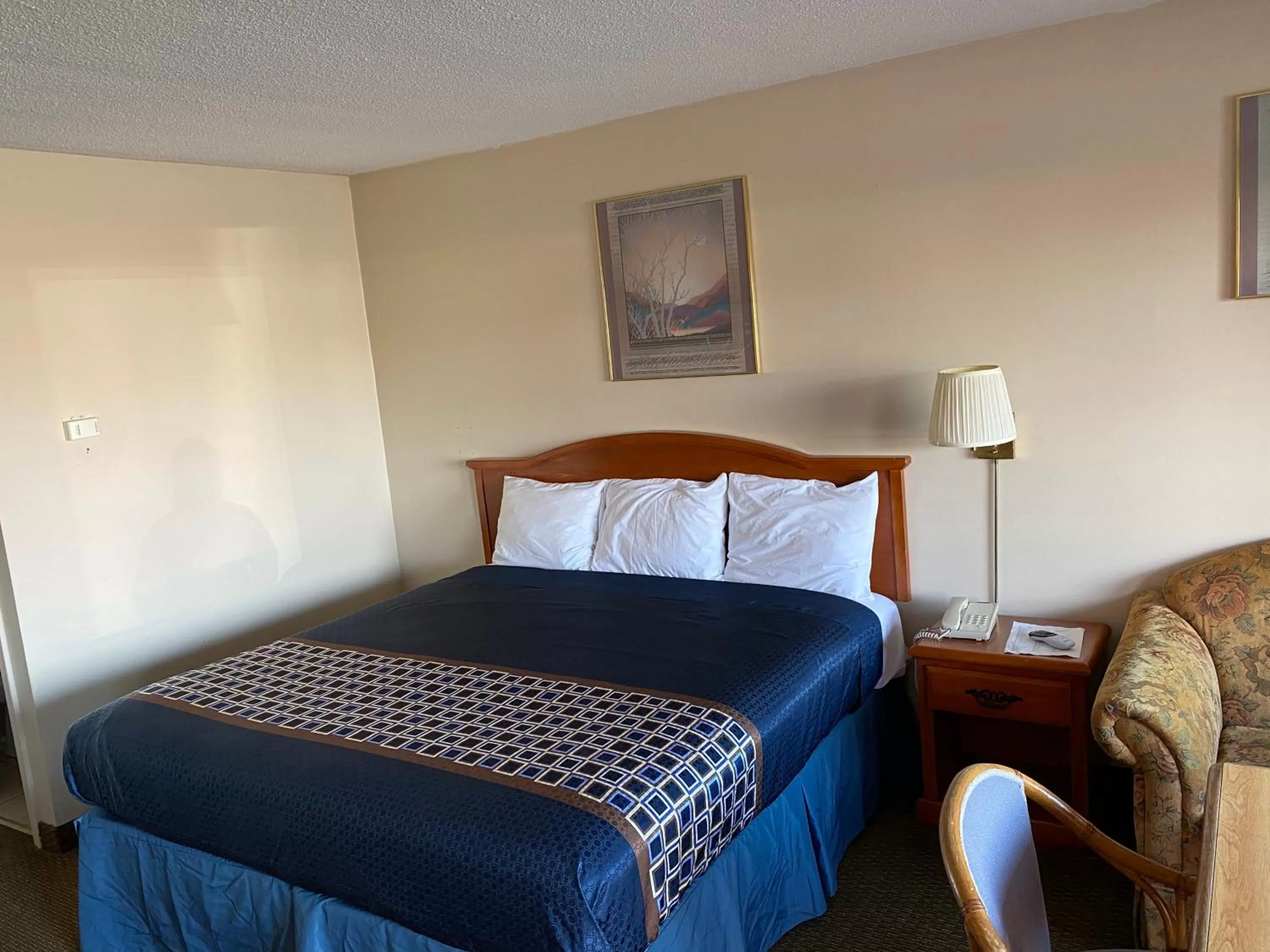 Bed in Parkview Motel