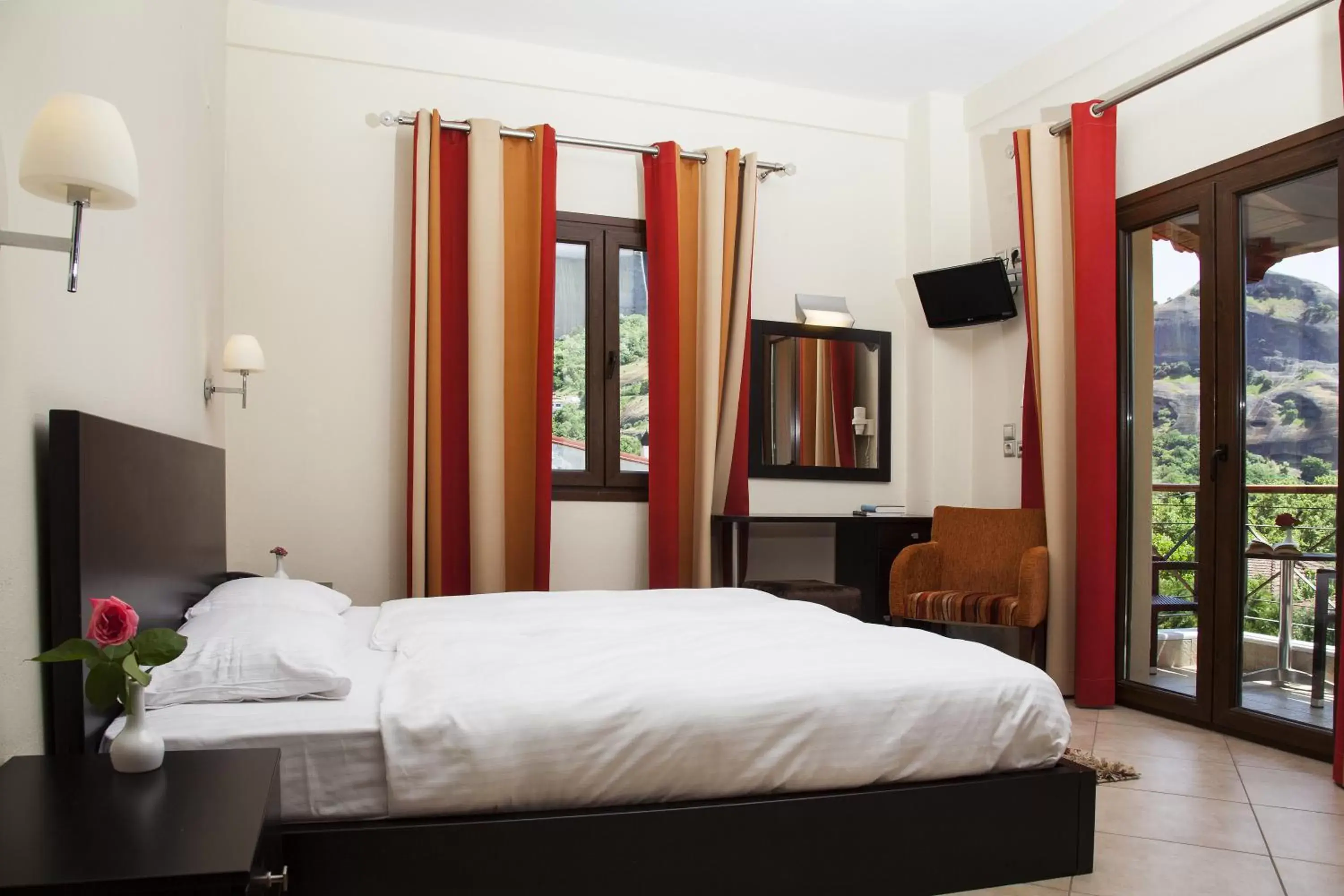 Photo of the whole room, Bed in Hotel Meteoritis Photo of the whole room, Bed in Hotel Meteoritis