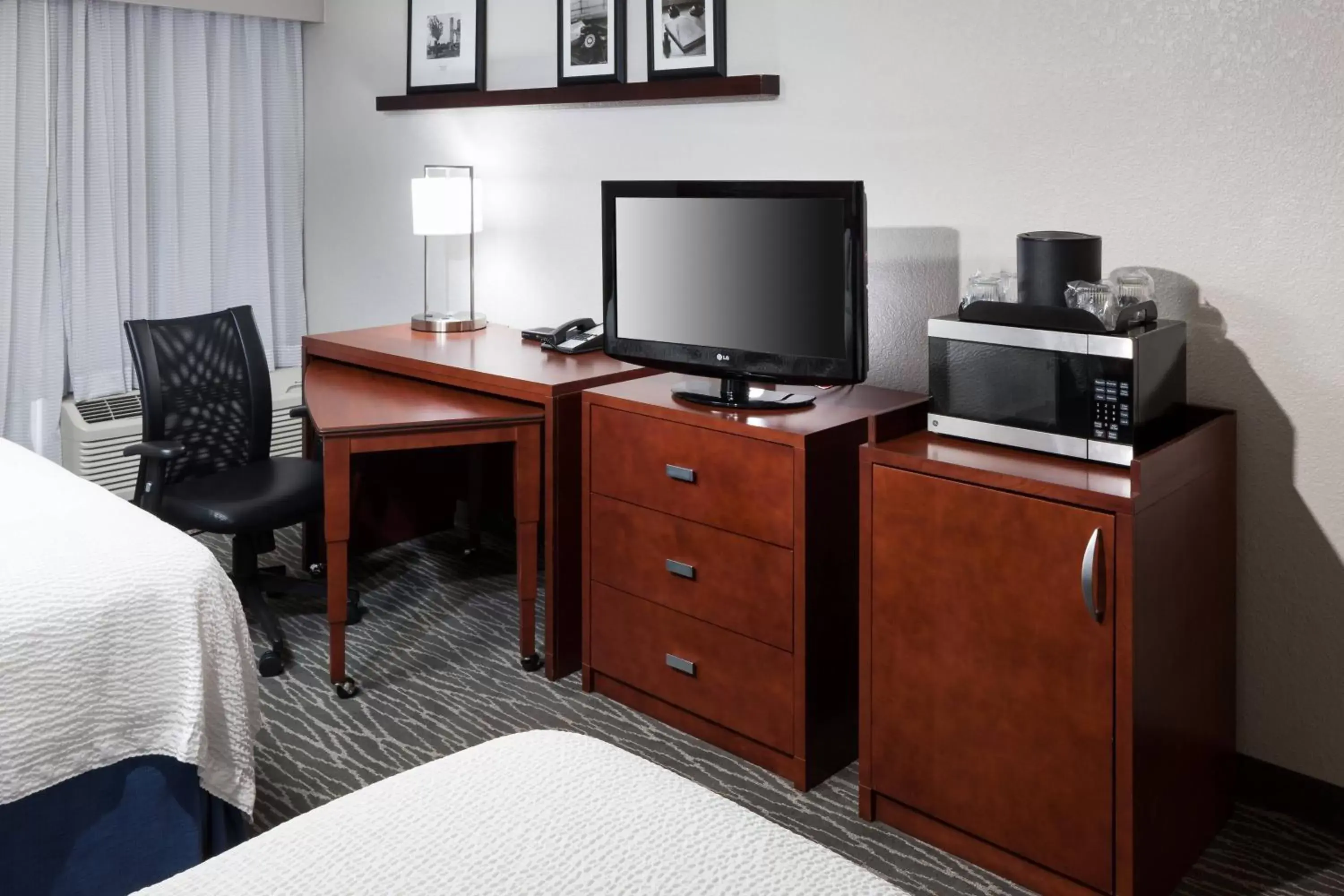 Photo of the whole room, TV/Entertainment Center in Courtyard by Marriott Waco