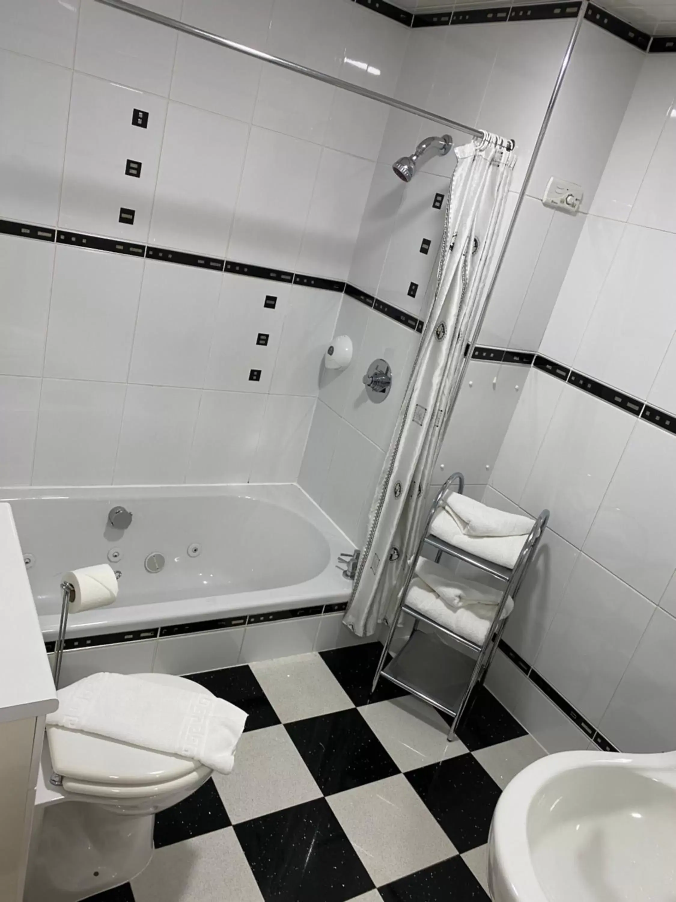 Toilet, Bathroom in Bessemer Hotel