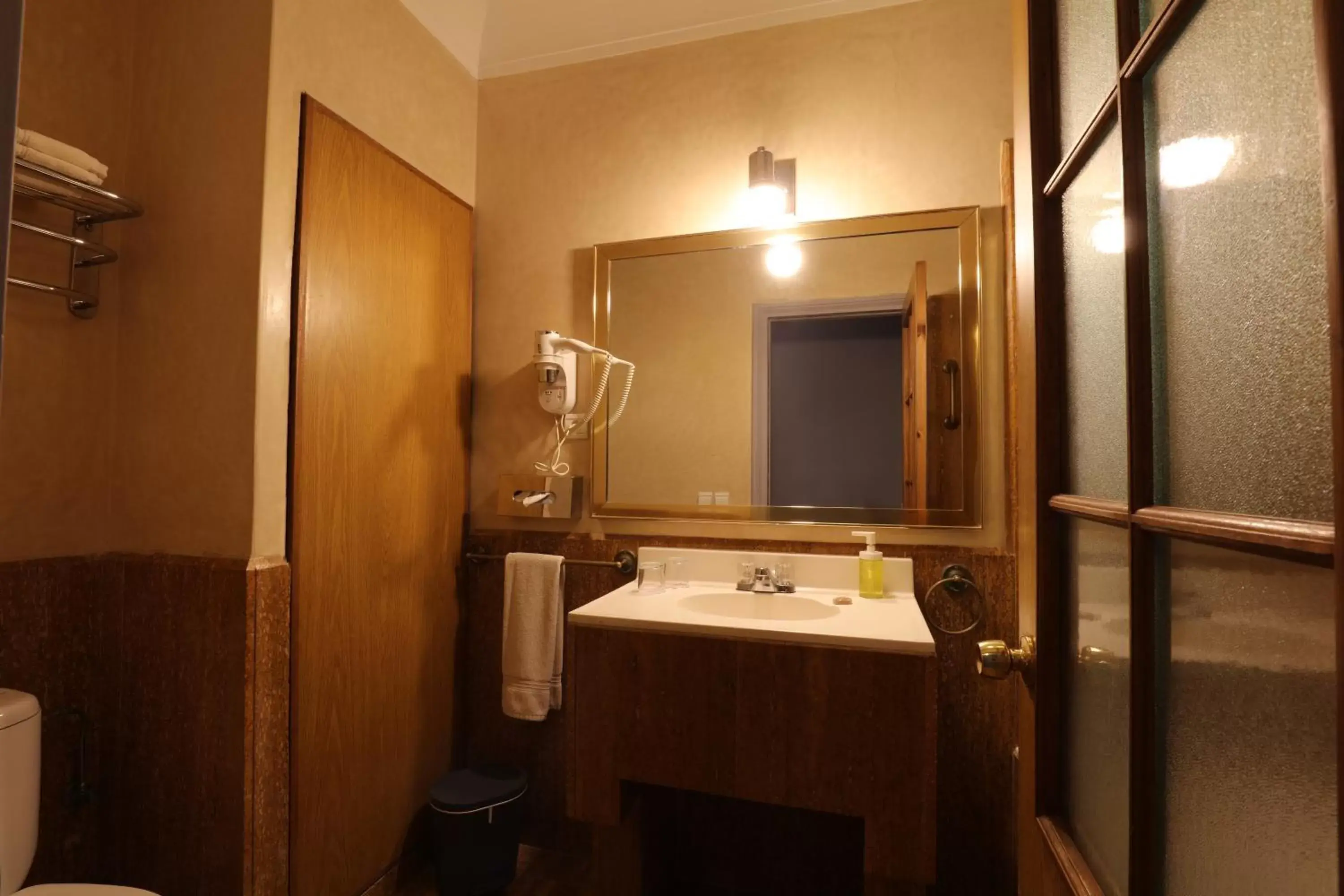 Bathroom in Hôtel Les Saisons