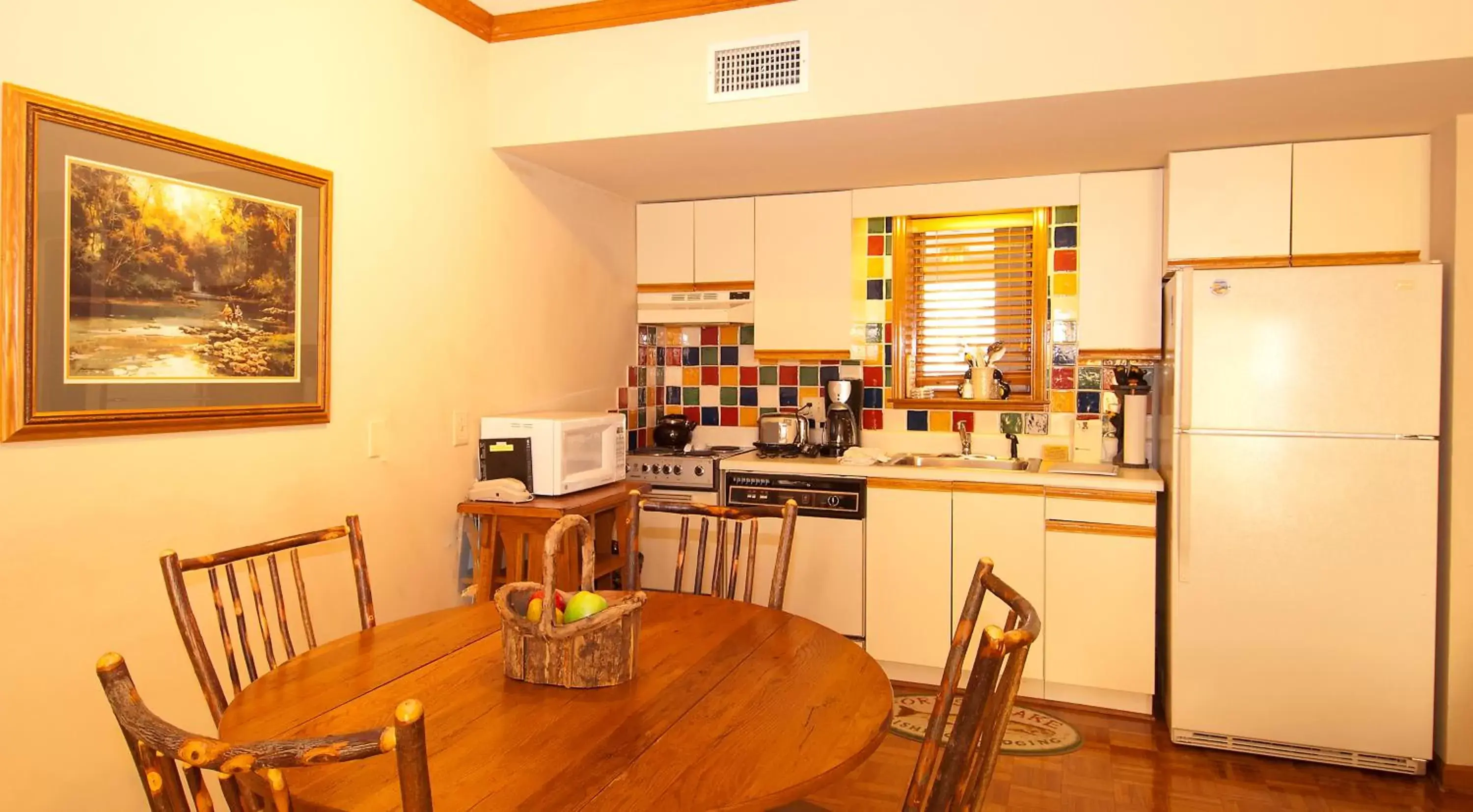 Kitchen or kitchenette, Dining Area in Chetola Resort Condominiums