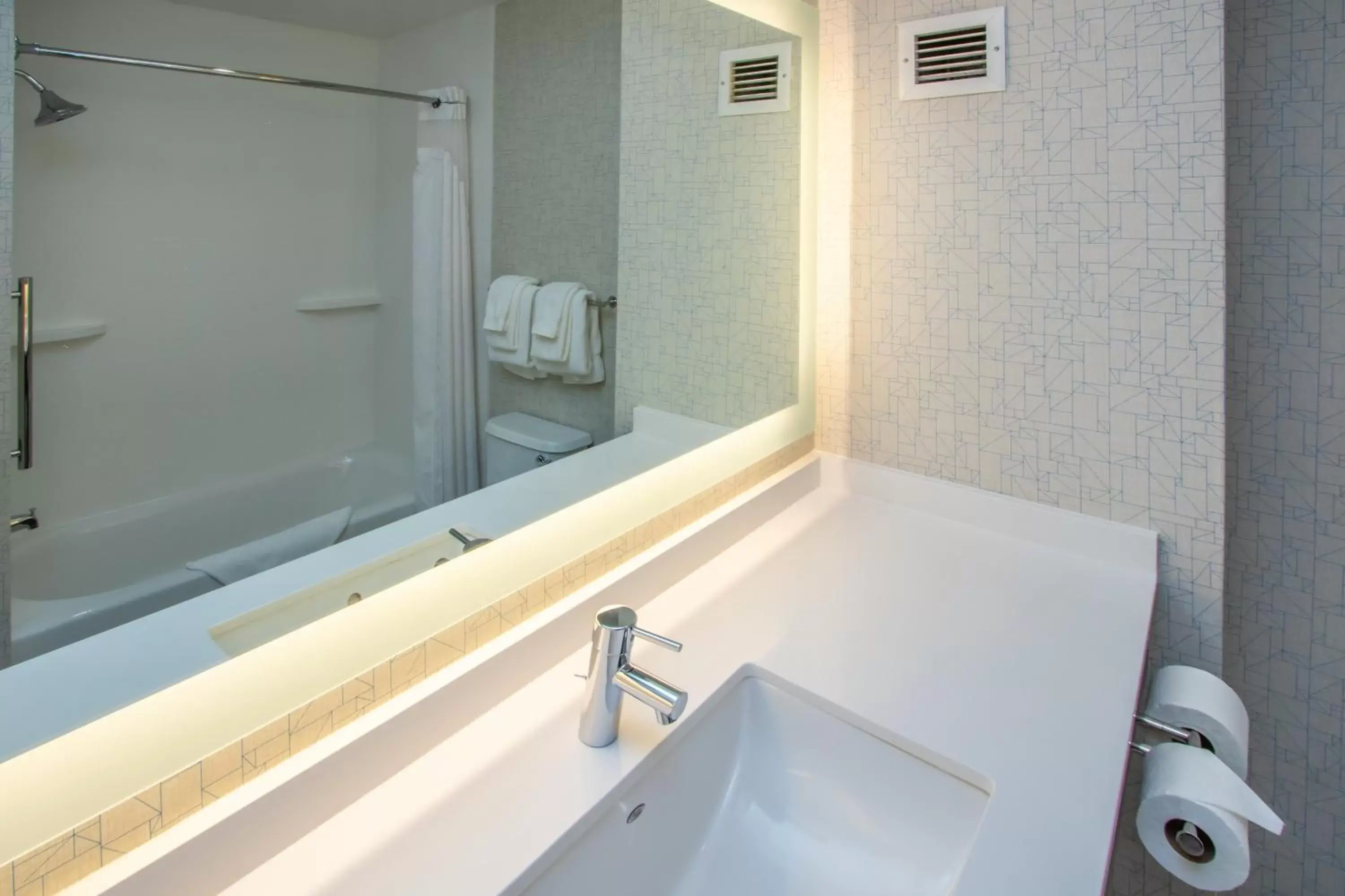 Photo of the whole room, Bathroom in Holiday Inn Express Hotel & Suites Roseville - Galleria Area, an IHG Hotel