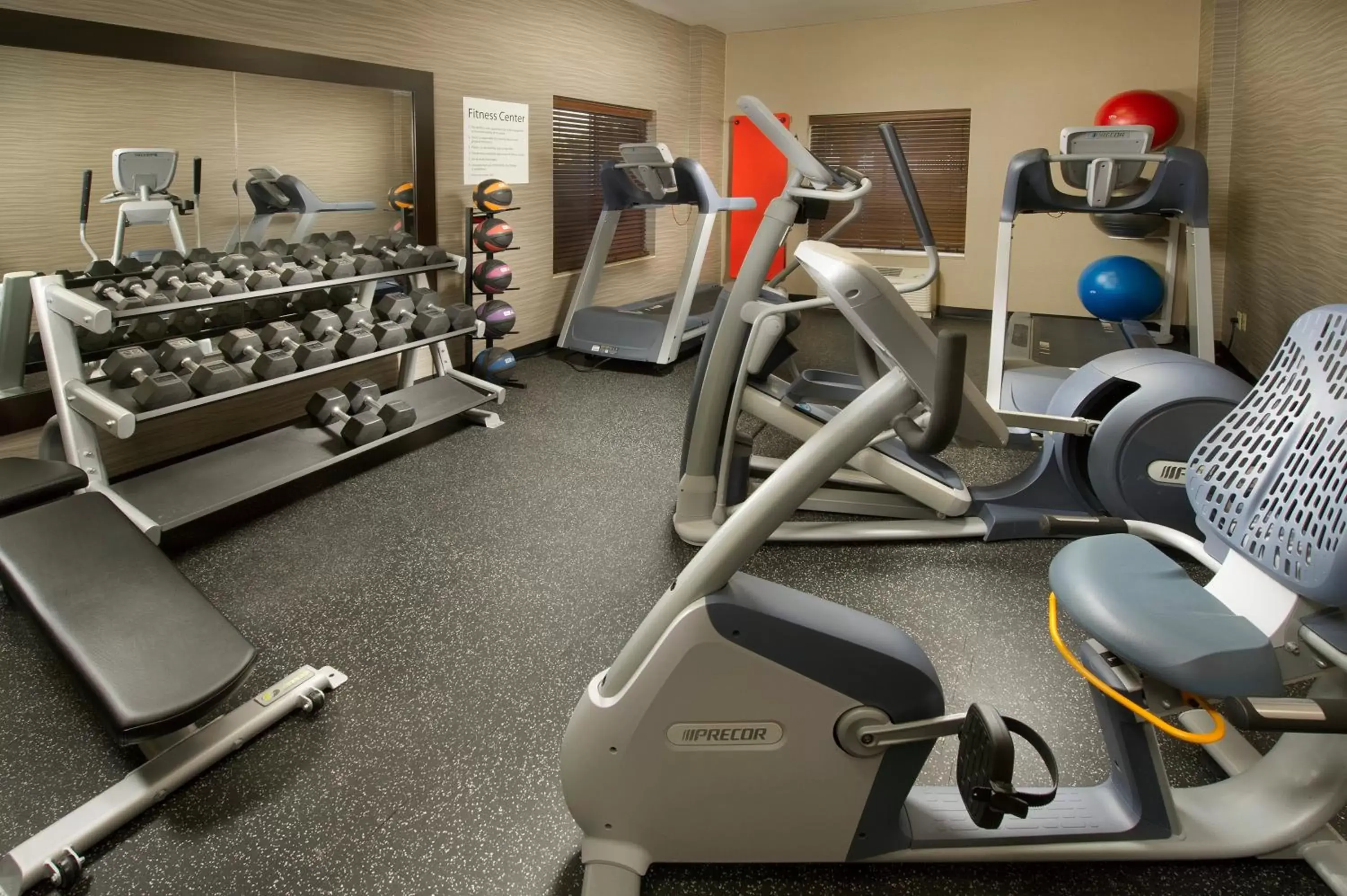 Spa and wellness centre/facilities, Fitness Center/Facilities in Holiday Inn Express & Suites DFW Airport - Grapevine, an IHG Hotel