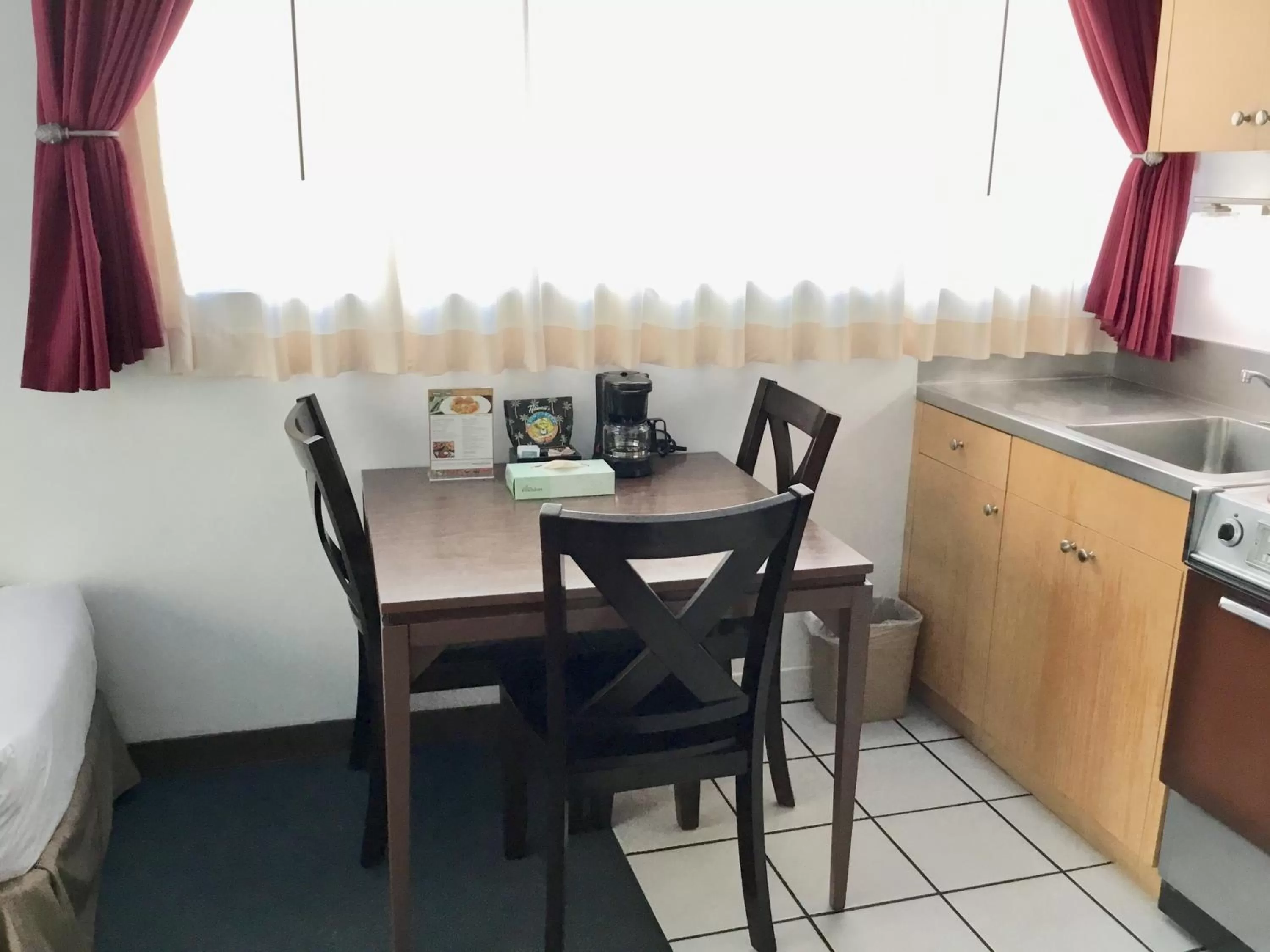 Kitchen or kitchenette in Holiday Surf Hotel (with full kitchen)