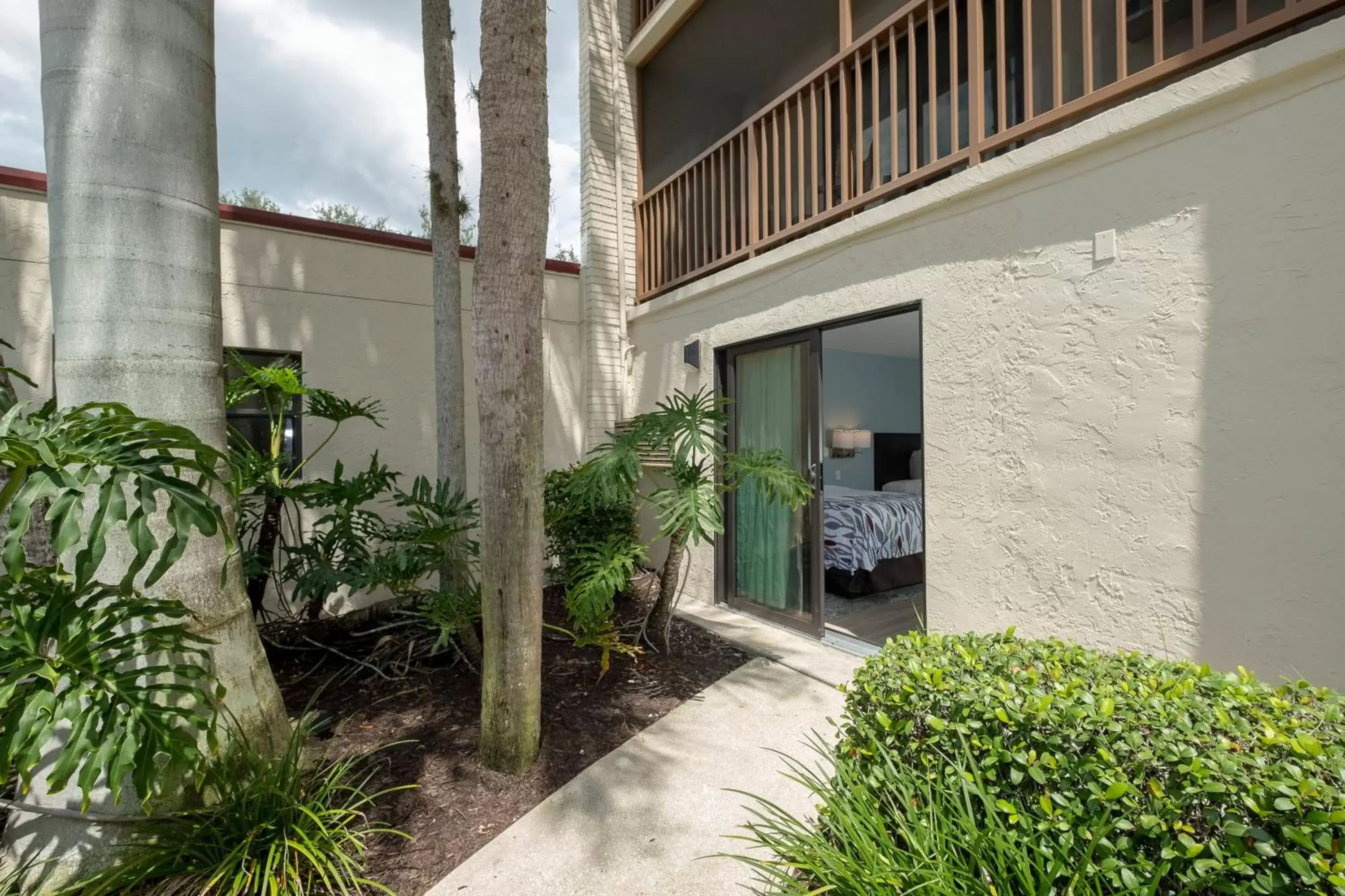 Photo of the whole room, Property Building in Red Roof Inn PLUS+ & Suites Naples Downtown-5th Ave S