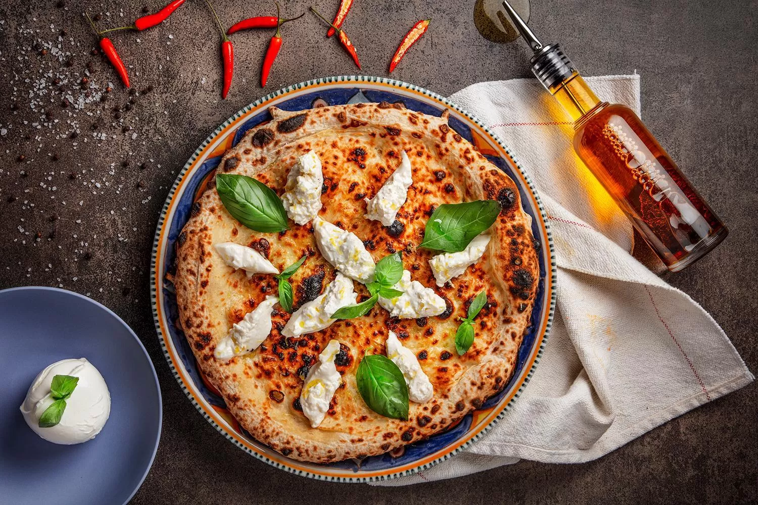 Restaurant/places to eat in Victoria Hotel & Residence